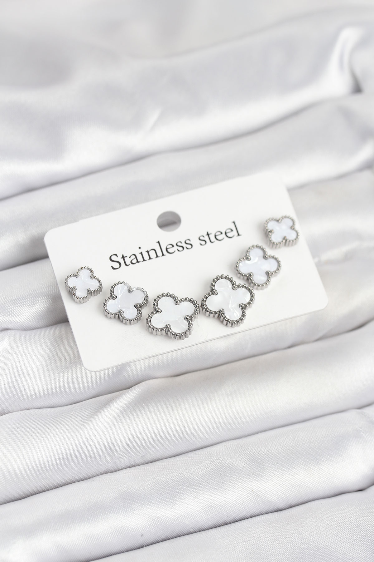 Çelik  Beyaz Renk 3 Boy Yonca Küpe Seti