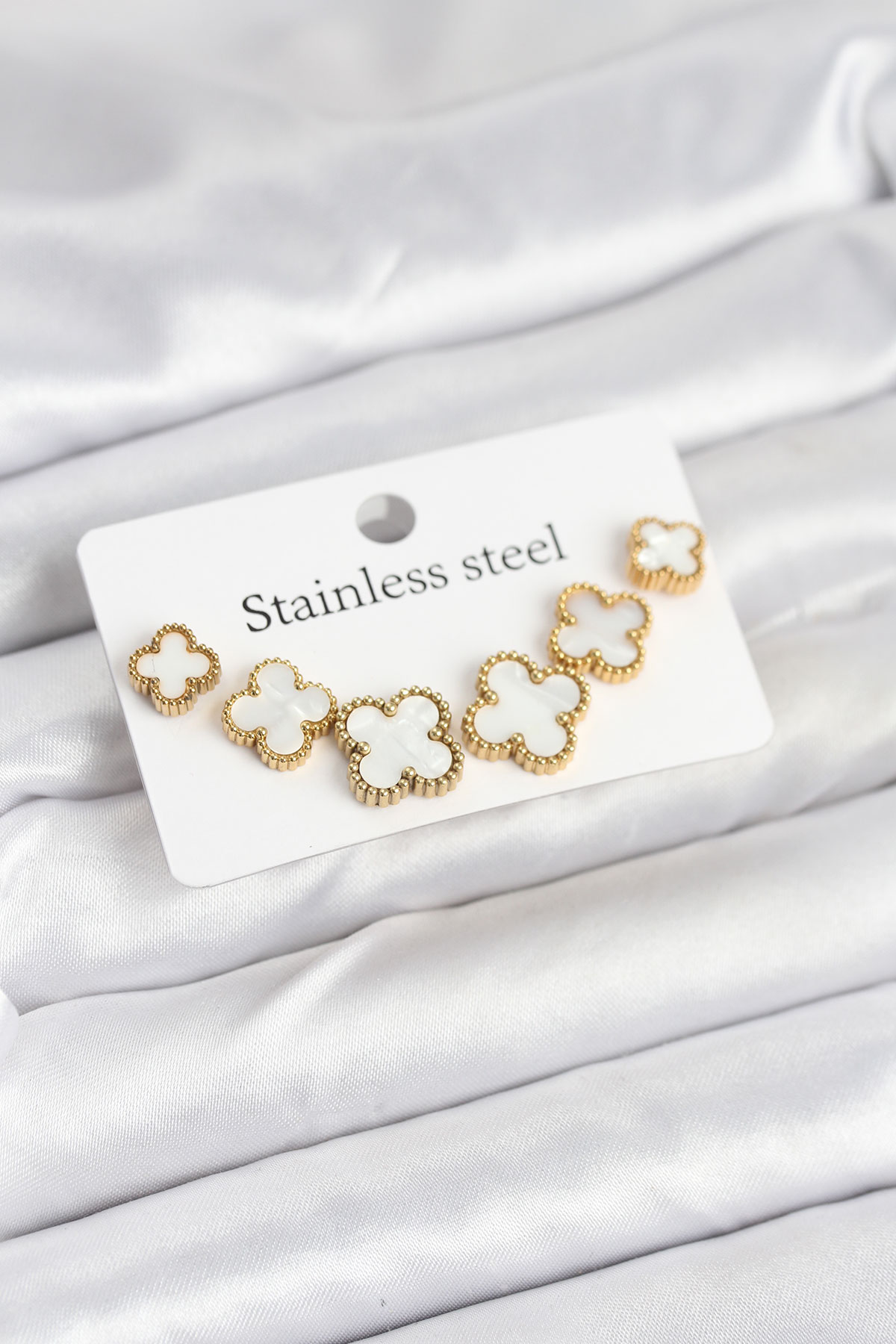 Çelik Gold Beyaz Renk 3 Boy Yonca Küpe Seti