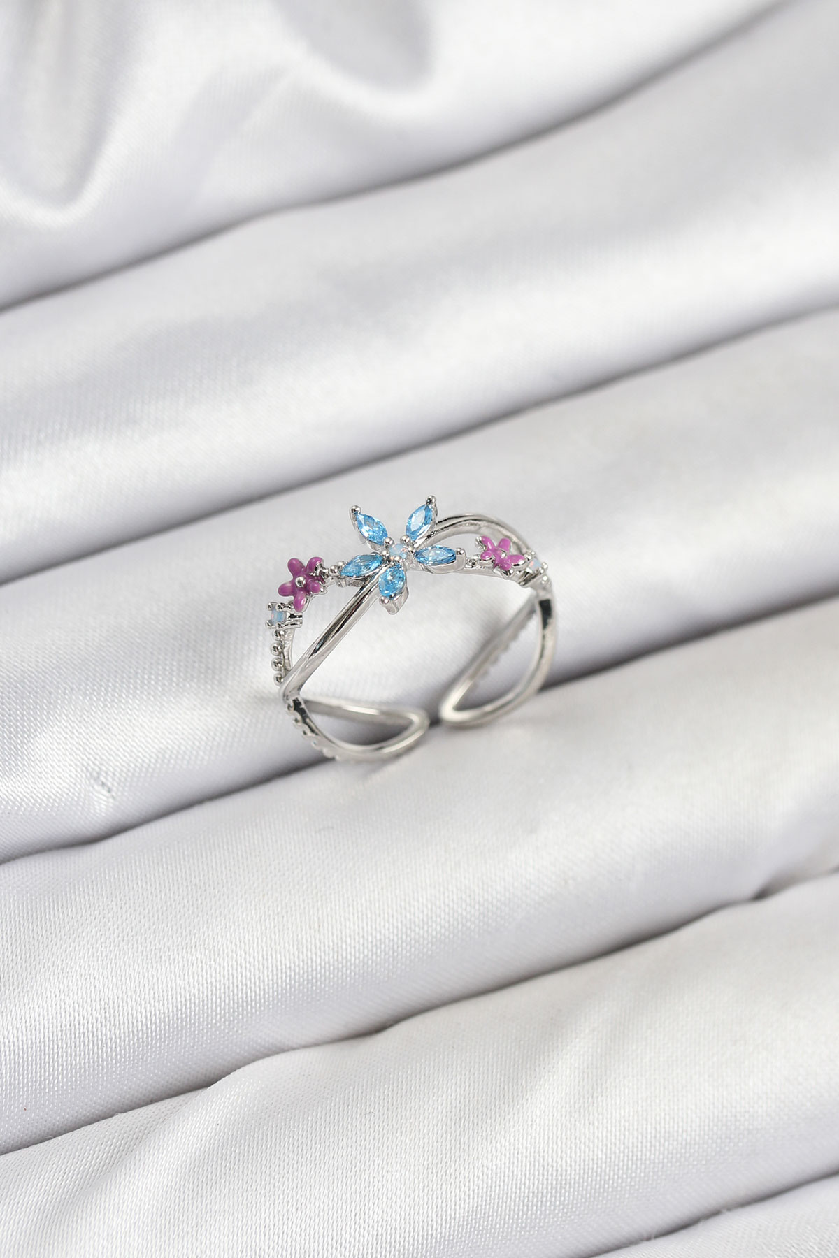 Pirinç Gümüş Renk Zirkon Taşlı Mavi Çiçekli Kadın Yüzük