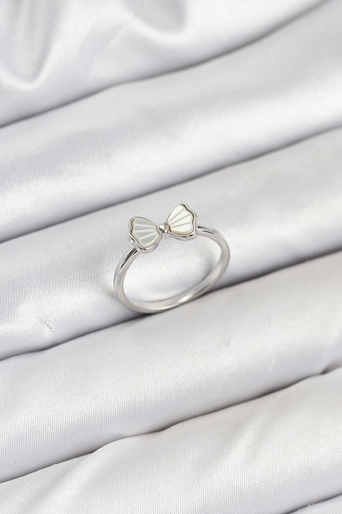 Pirinç Gümüş Renk Fiyonk Model Kadın Yüzük