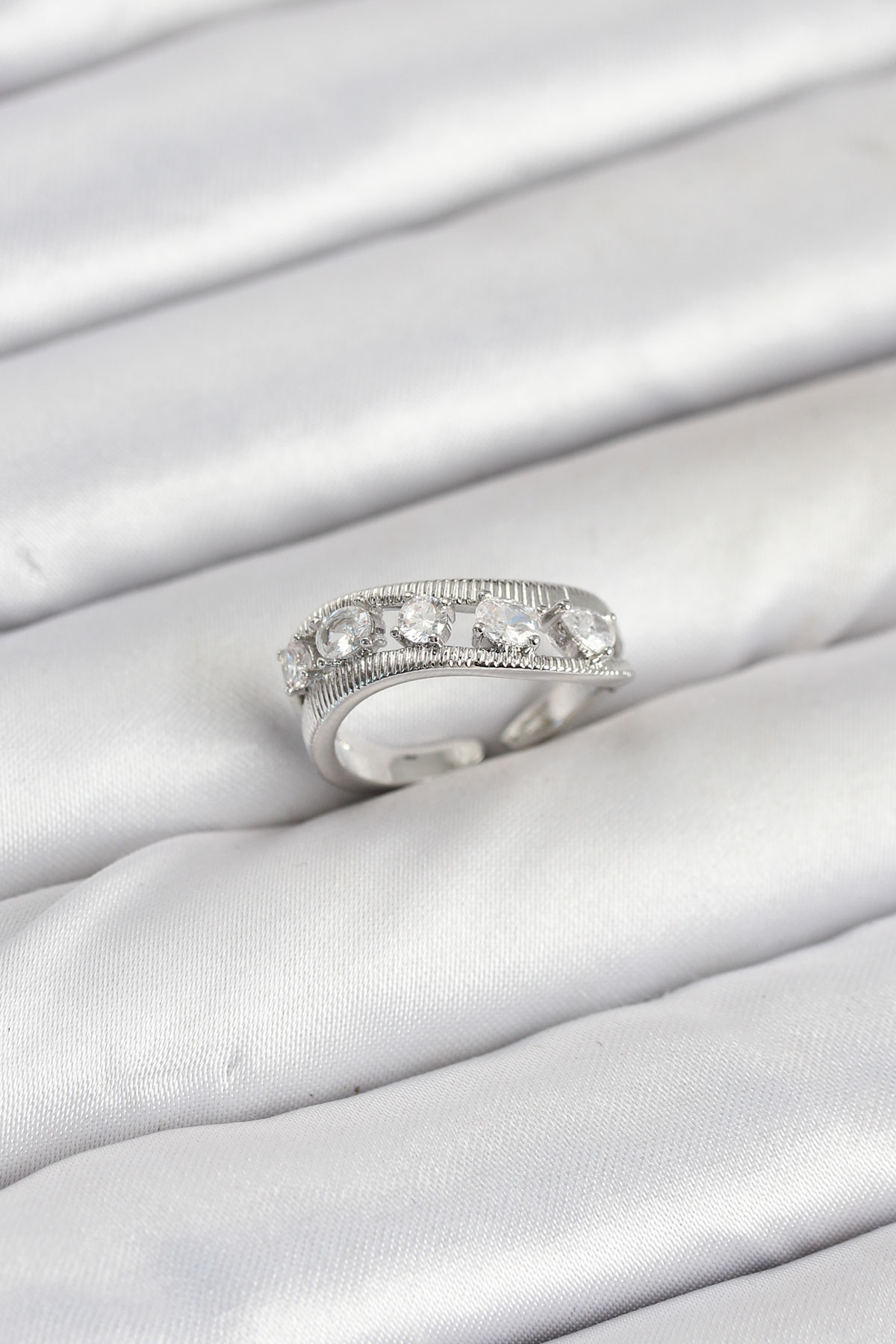 Pirinç Gümüş Renk Zirkon Taşlı Kadın Yüzük