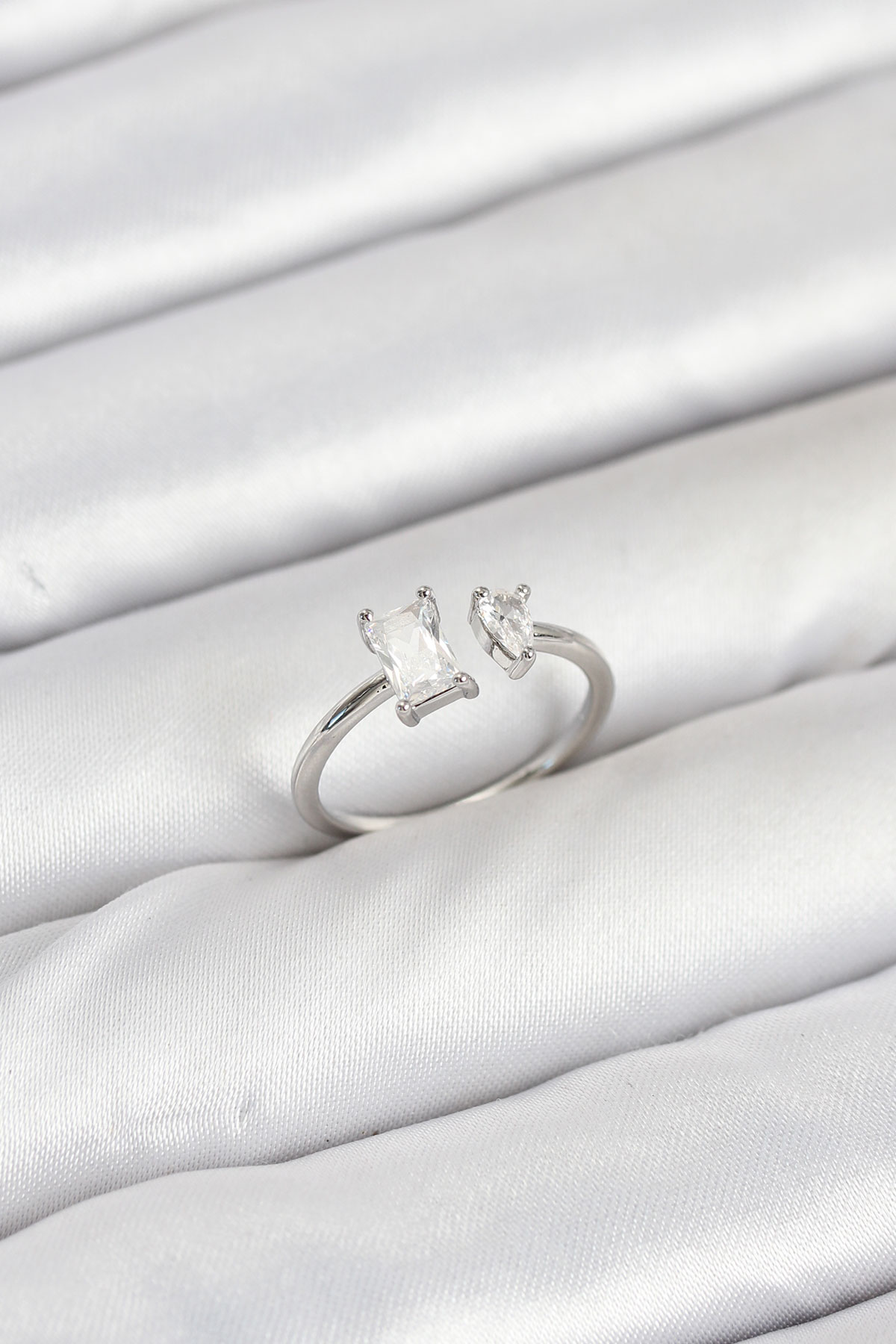 Pirinç Gold Renk Zirkon Taşlı Kadın Yüzük