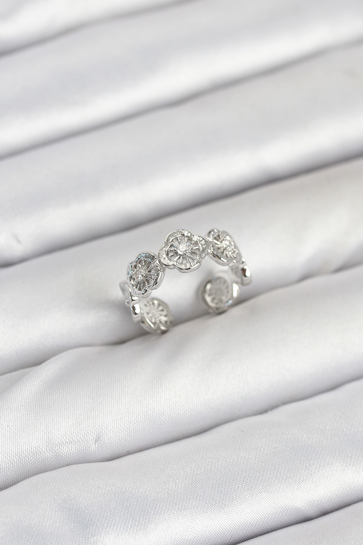 Pirinç Gümüş Renk Yonca Model Kadın Yüzük