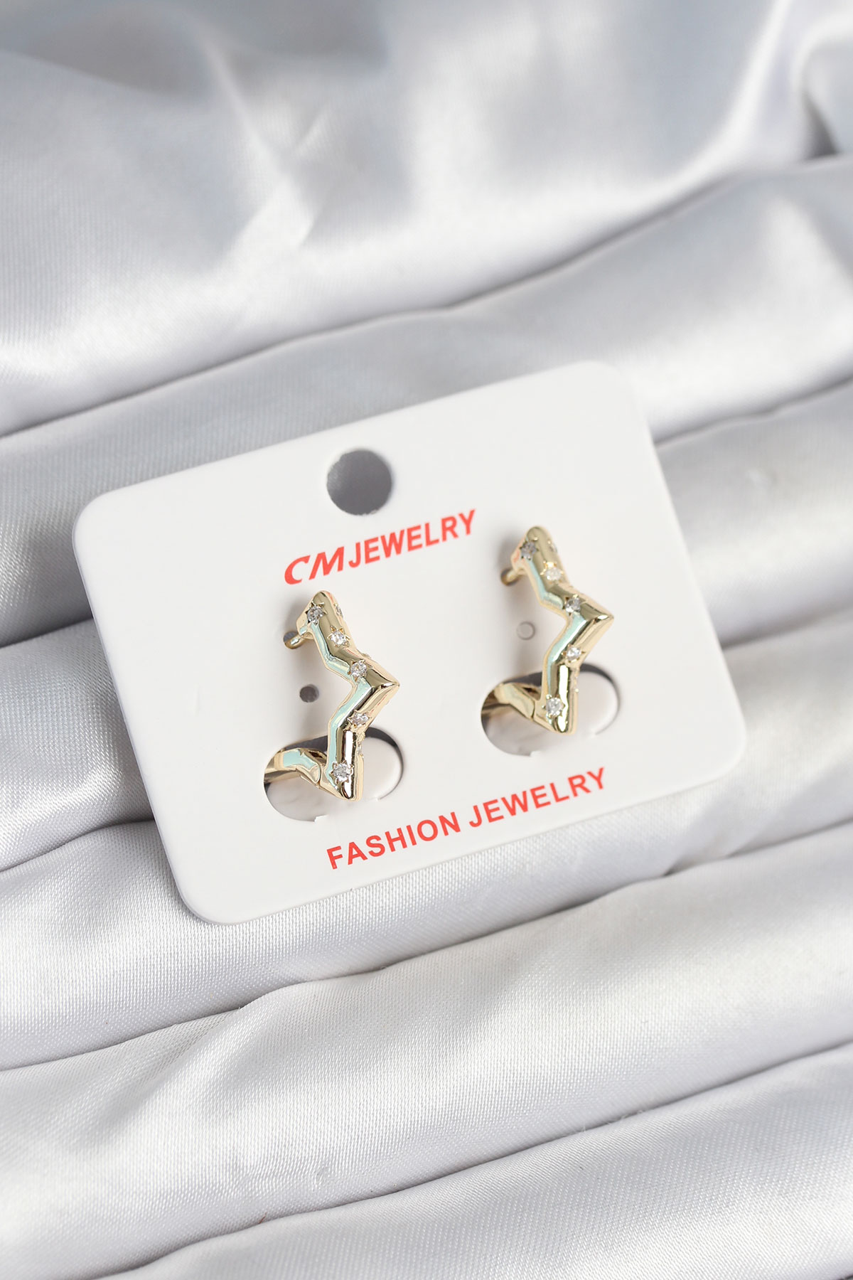 Pirinç Gold Renk Yıldız Model Kadın Küpe