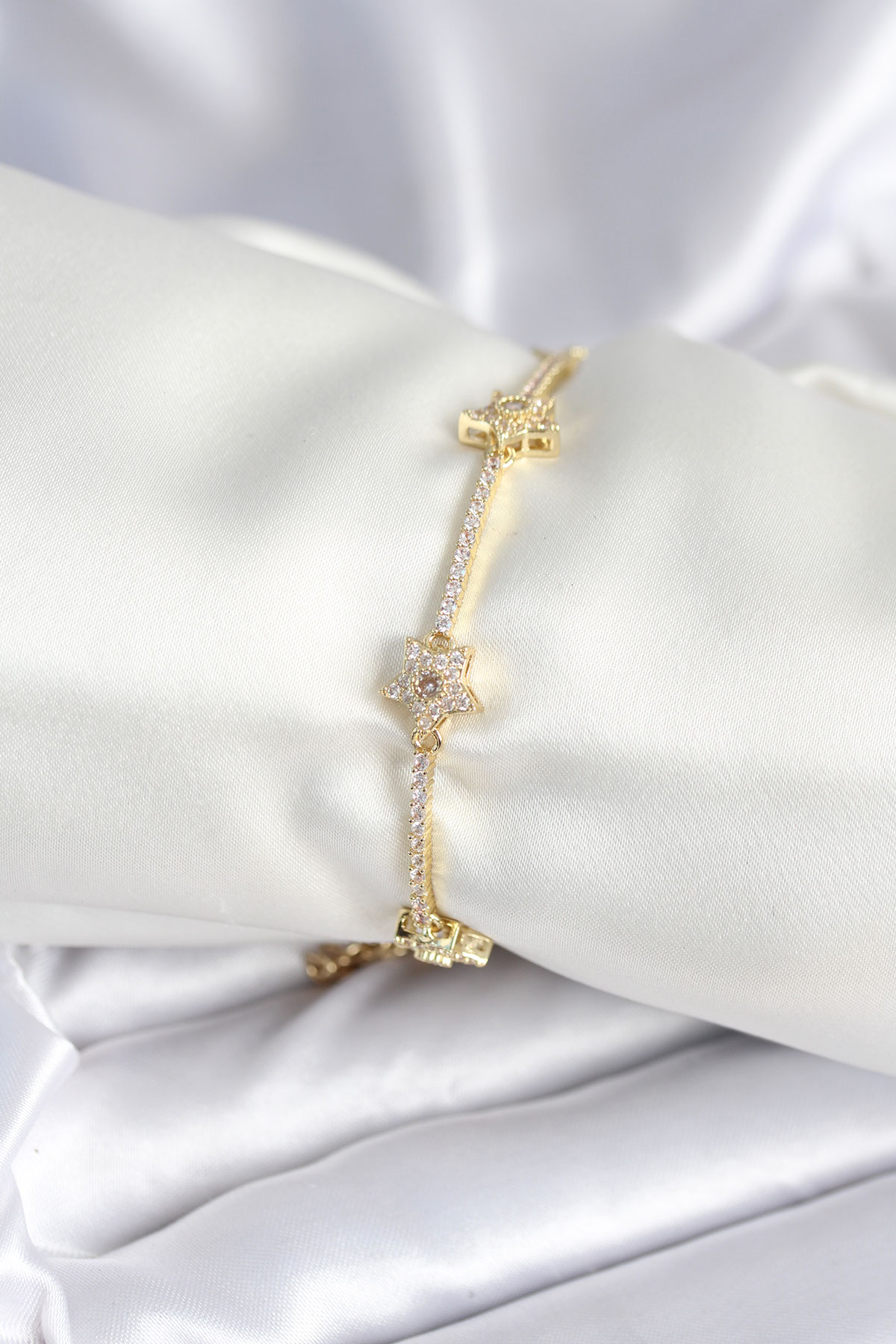 Pirinç Gold Renk Yıldız Model Kadın Bileklik