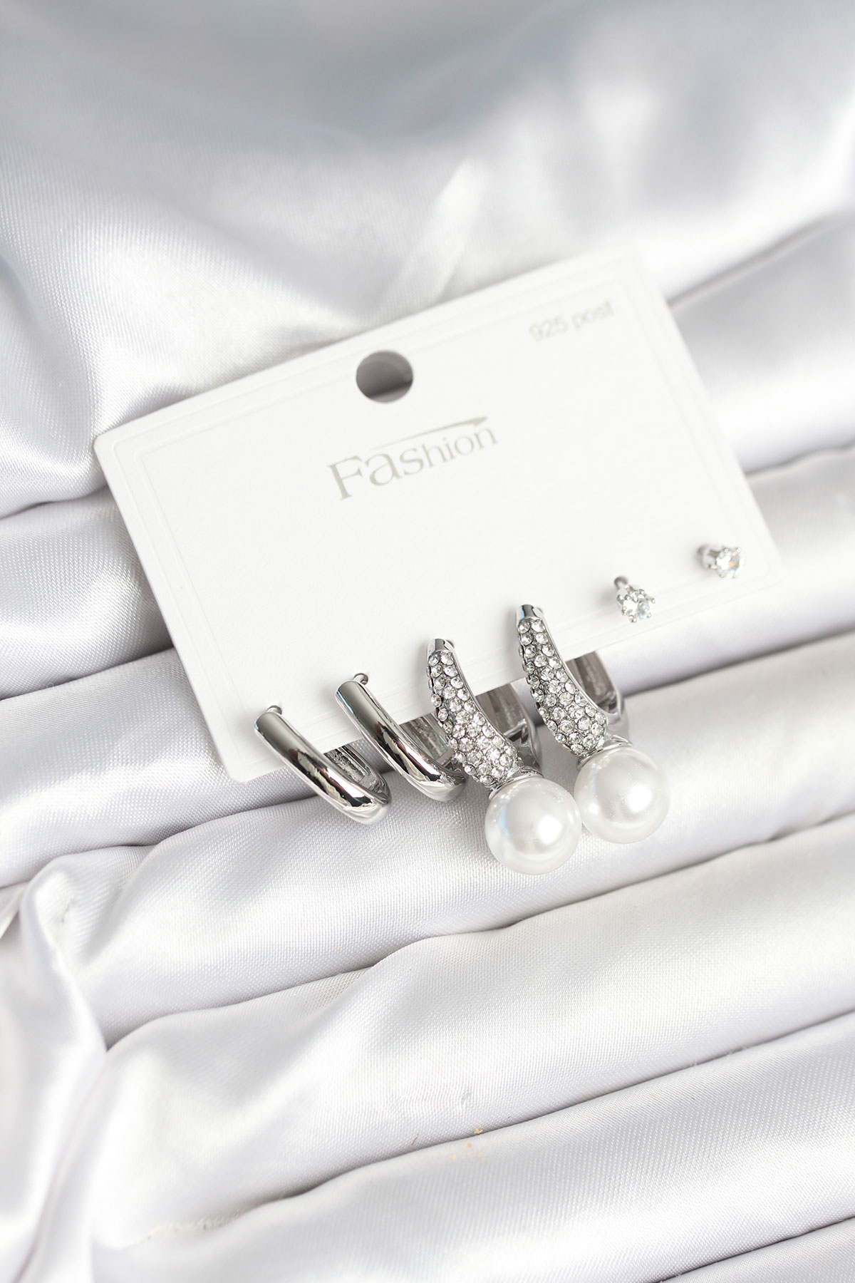 Pirinç Gümüş Renk İncili 925 Ayar Gümüş Çivi Kadın Küpe Seti