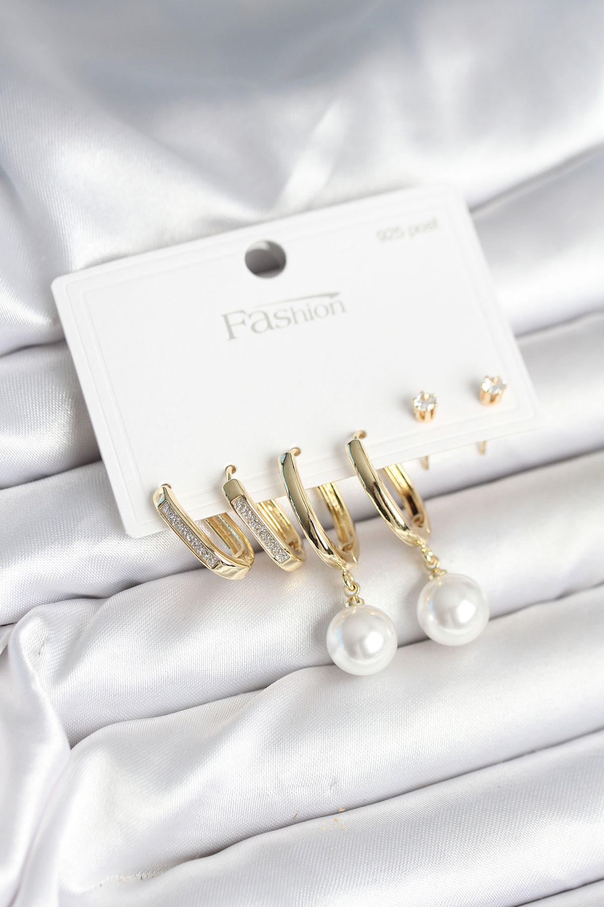 Pirinç Gold Renk İnci Detaylı 925 Ayar Gümüş Çivili Kadın Küpe Seti