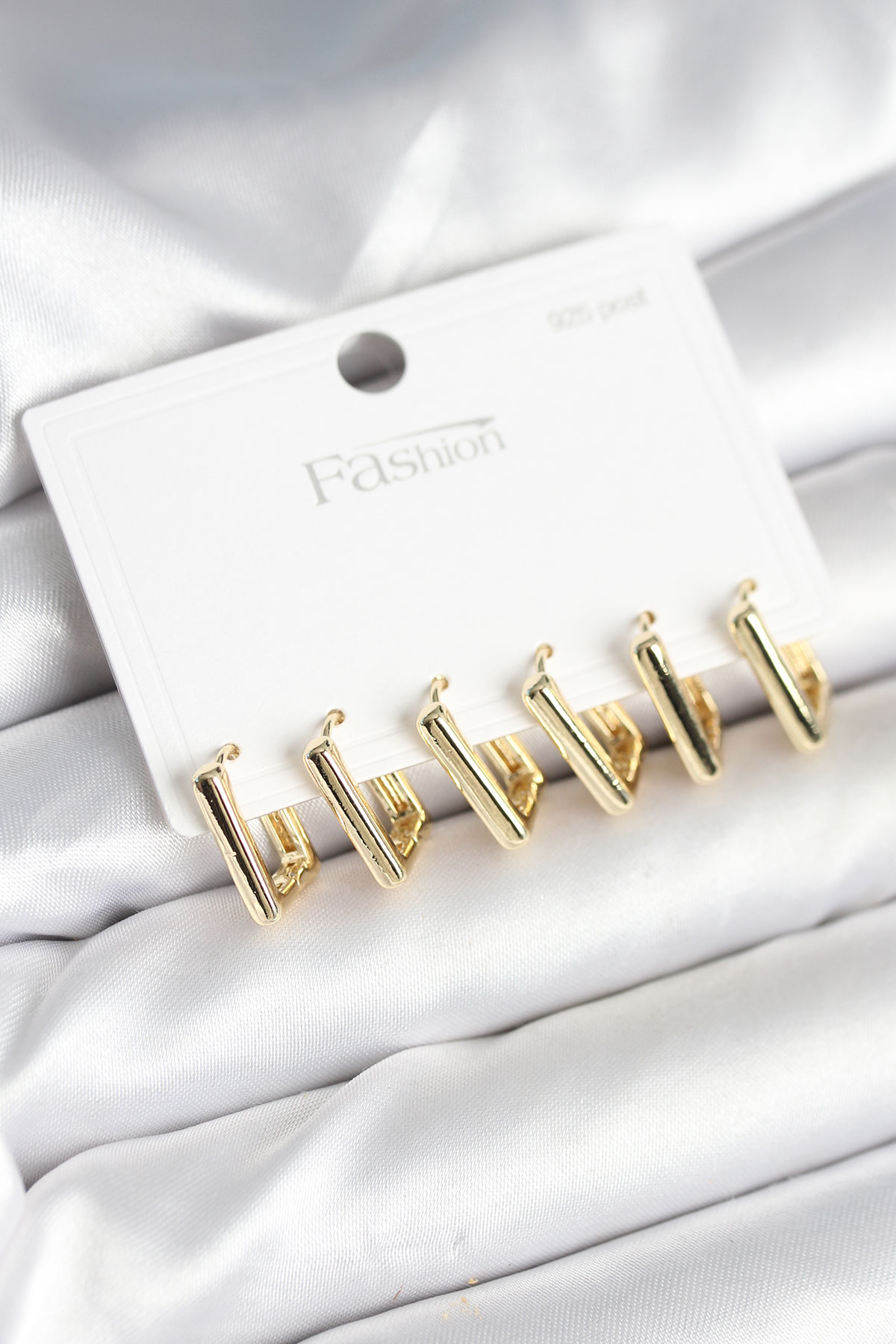 Gold Renk Kare Model Pirinç 925 Ayar  Çivili Kadın Küpe Seti