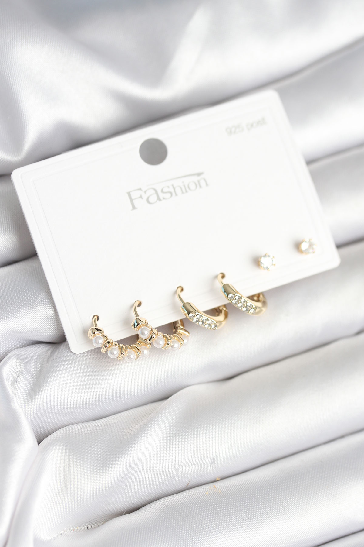 Pirinç Gold Renk Zirkon Taşlı ve İncili Model 925 Ayar Gümüş Çivi Kadın Küpe Seti