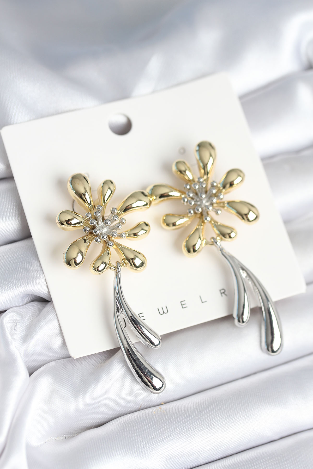 Çiçek Model Gold  Renk Kadın Küpe