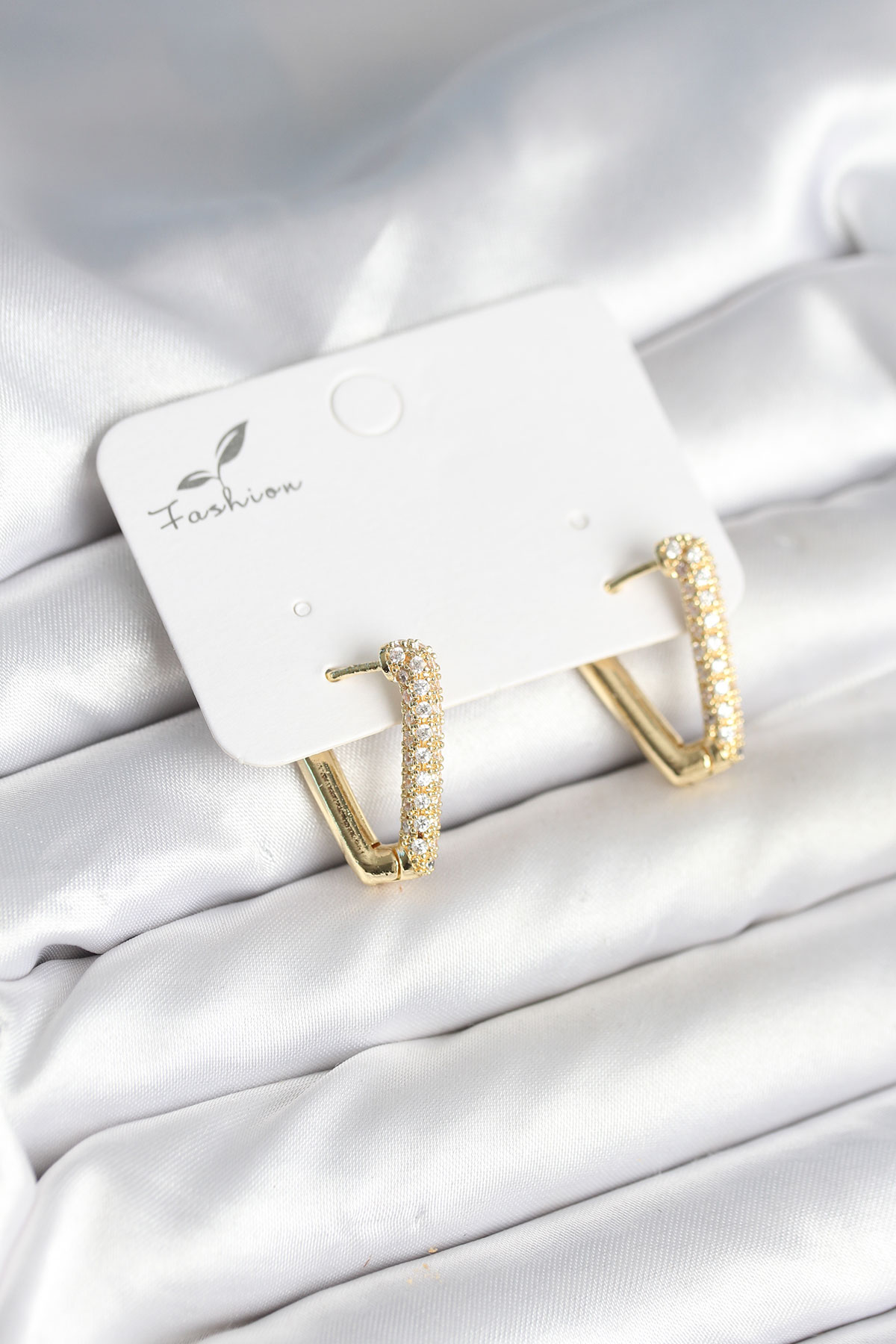 Üçgen Model Zirkon Taşlı Kadın Küpe