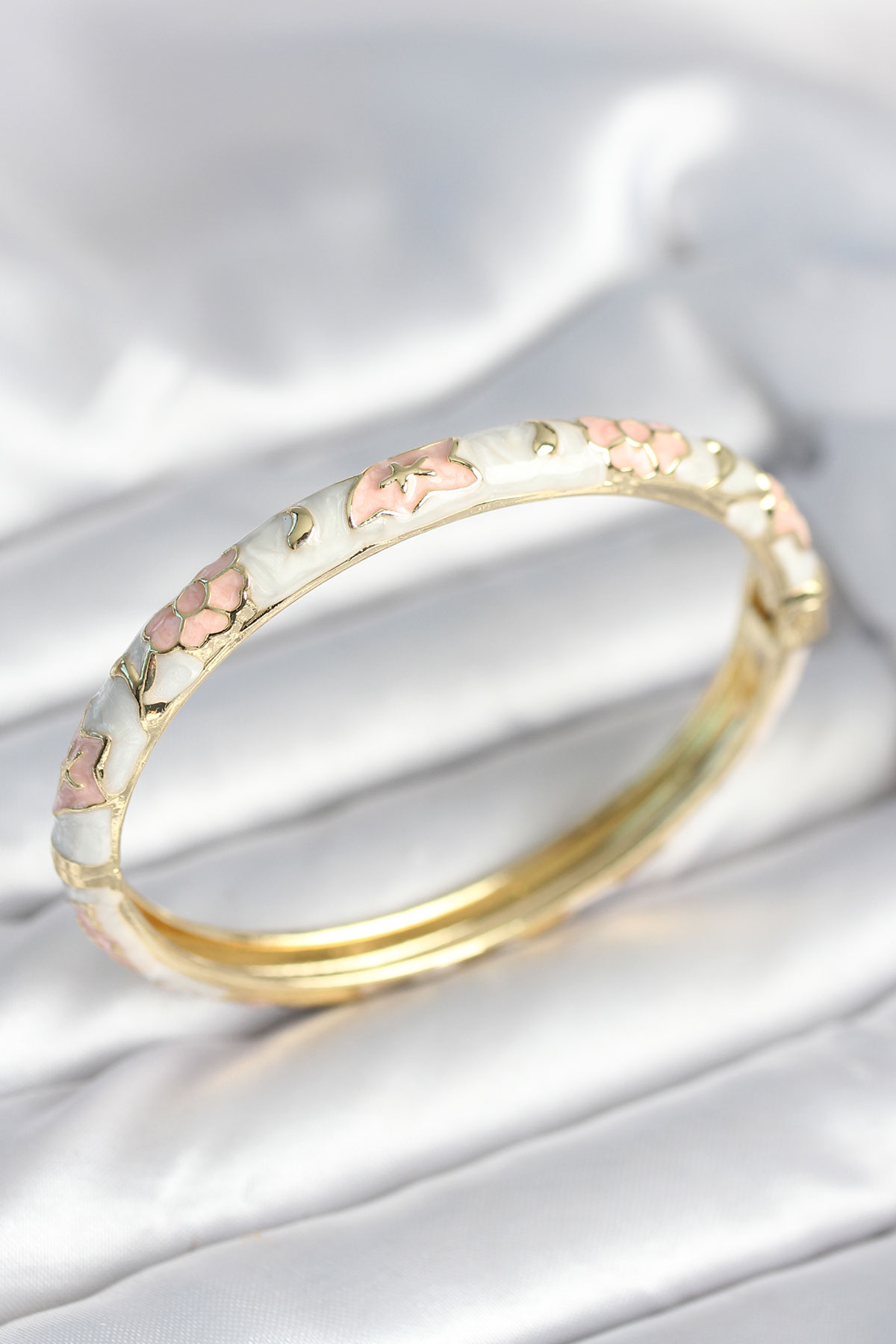 Beyaz Pembe Renk Detaylı Mineli Kelepçe