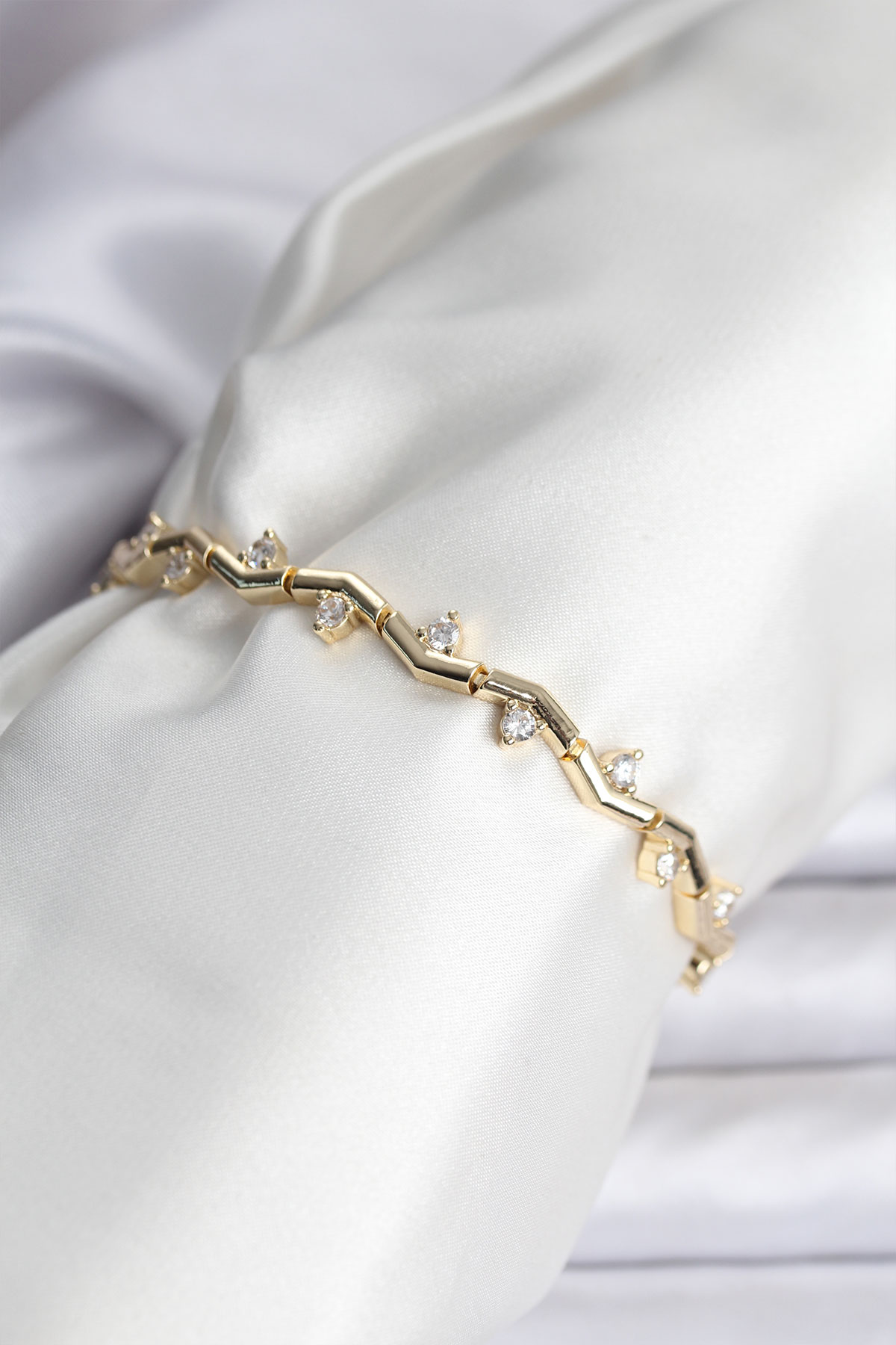 Zikzak Model Pirinç Gold Renk Bileklik