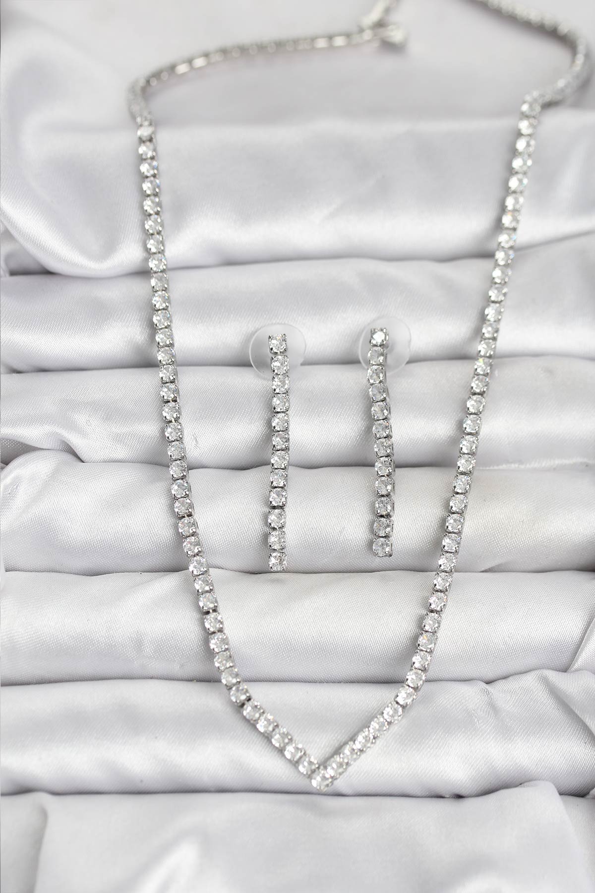 Gümüş Renk Zirkon Taşlı Kadın Kolye Küpe Seti