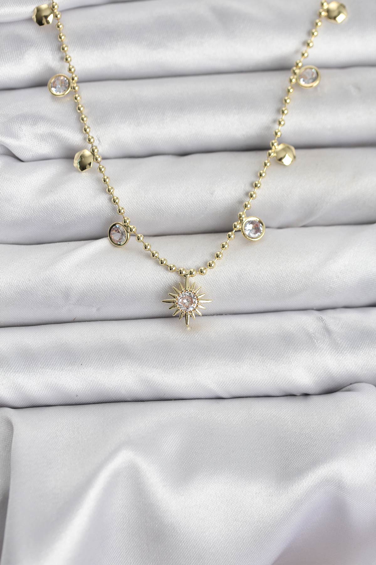 Zirkon Taşlı Kutup Yıldızı Model Pirinç Gold Renk Kadın Kolye