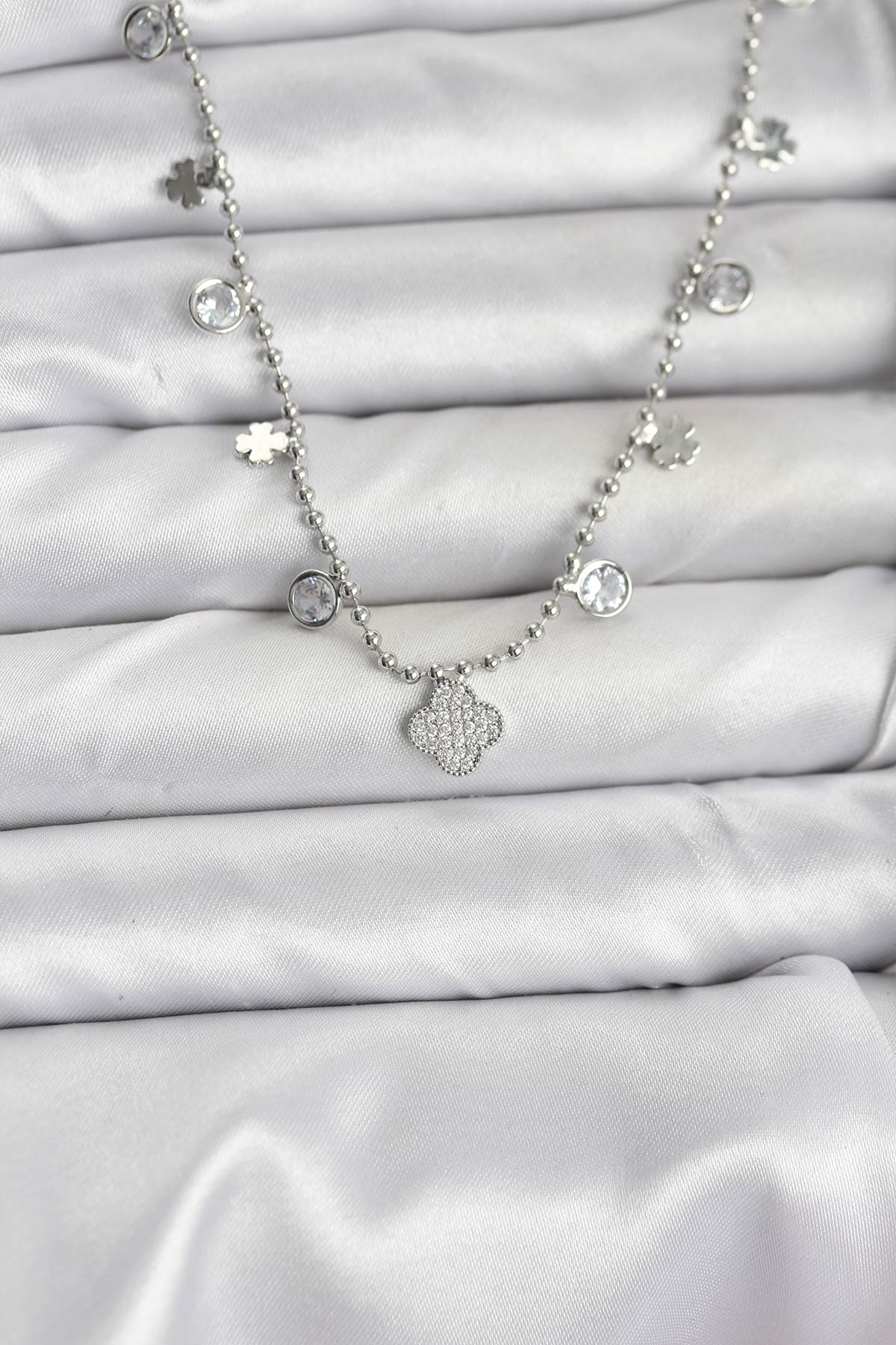 Pirinç Gümüş Renk Yonca Model Kadın Kolye