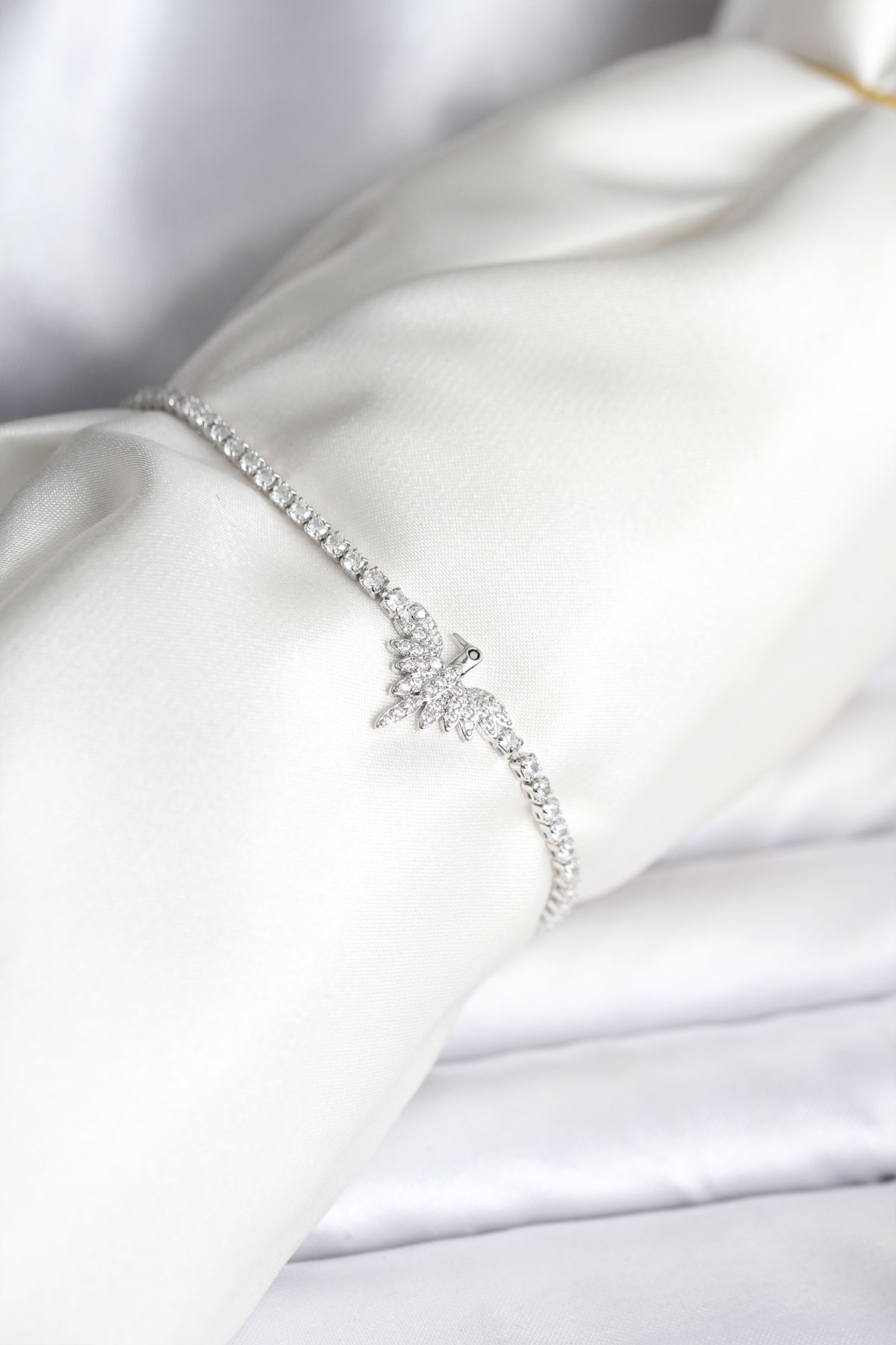 Anka Kuşu Model Zirkon Taşlı Gümüş Renk Pirinç Su Yolu Kadın Bileklik