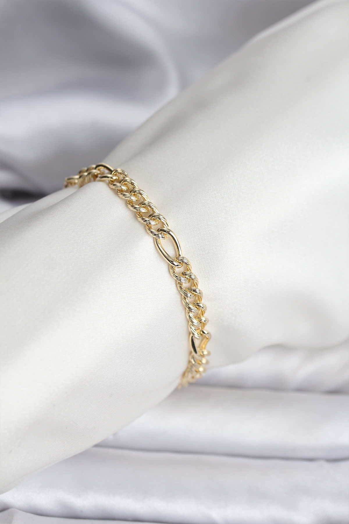 14K Gold Renk Kaplama Lazerli Zincir Model CM Kadın Bileklik