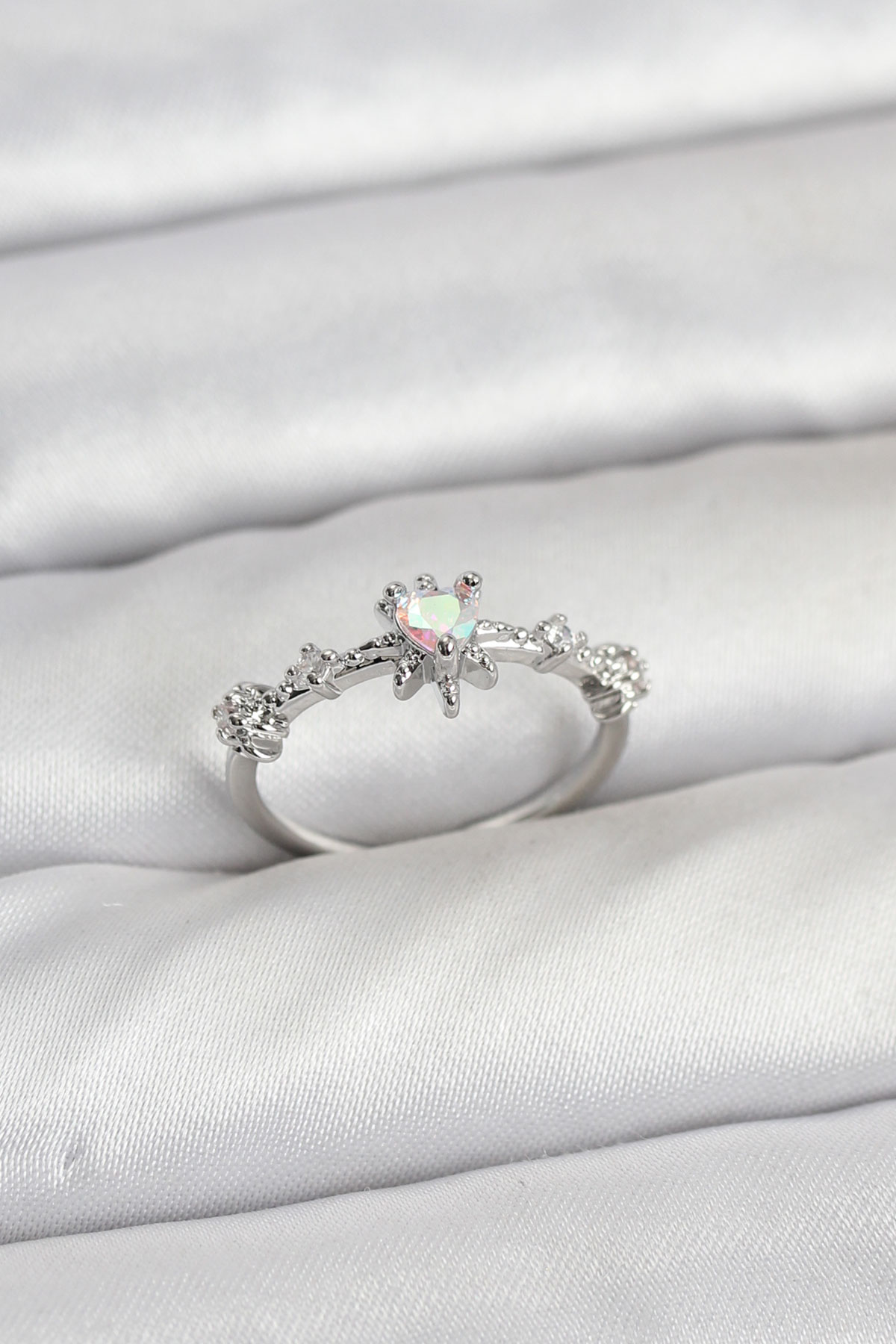 Gümüş Renk Pirinç Yıldız Model Kadın Yüzük