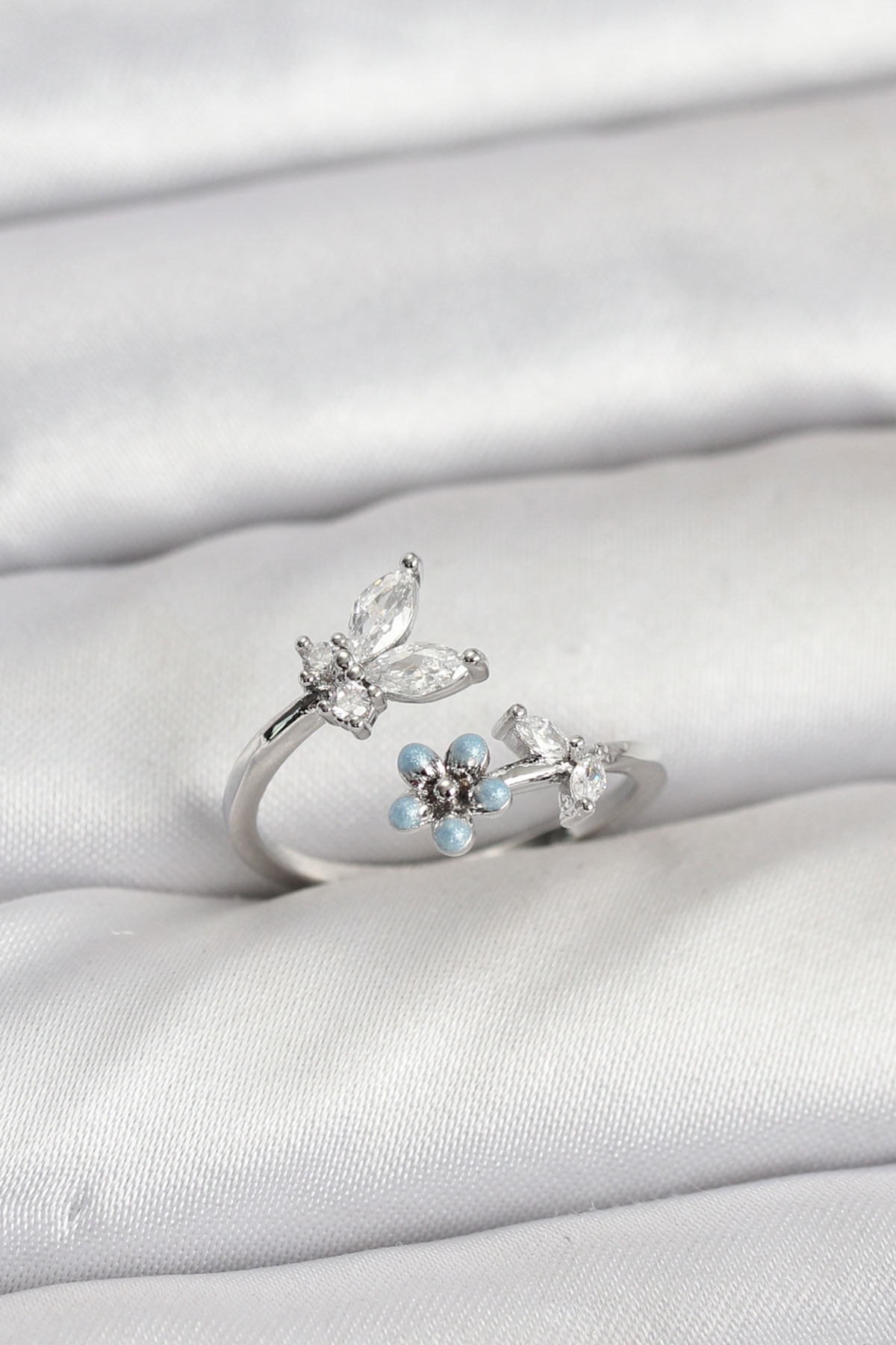 Pirinç Gümüş Renk Kelebek Model Kadın Yüzük