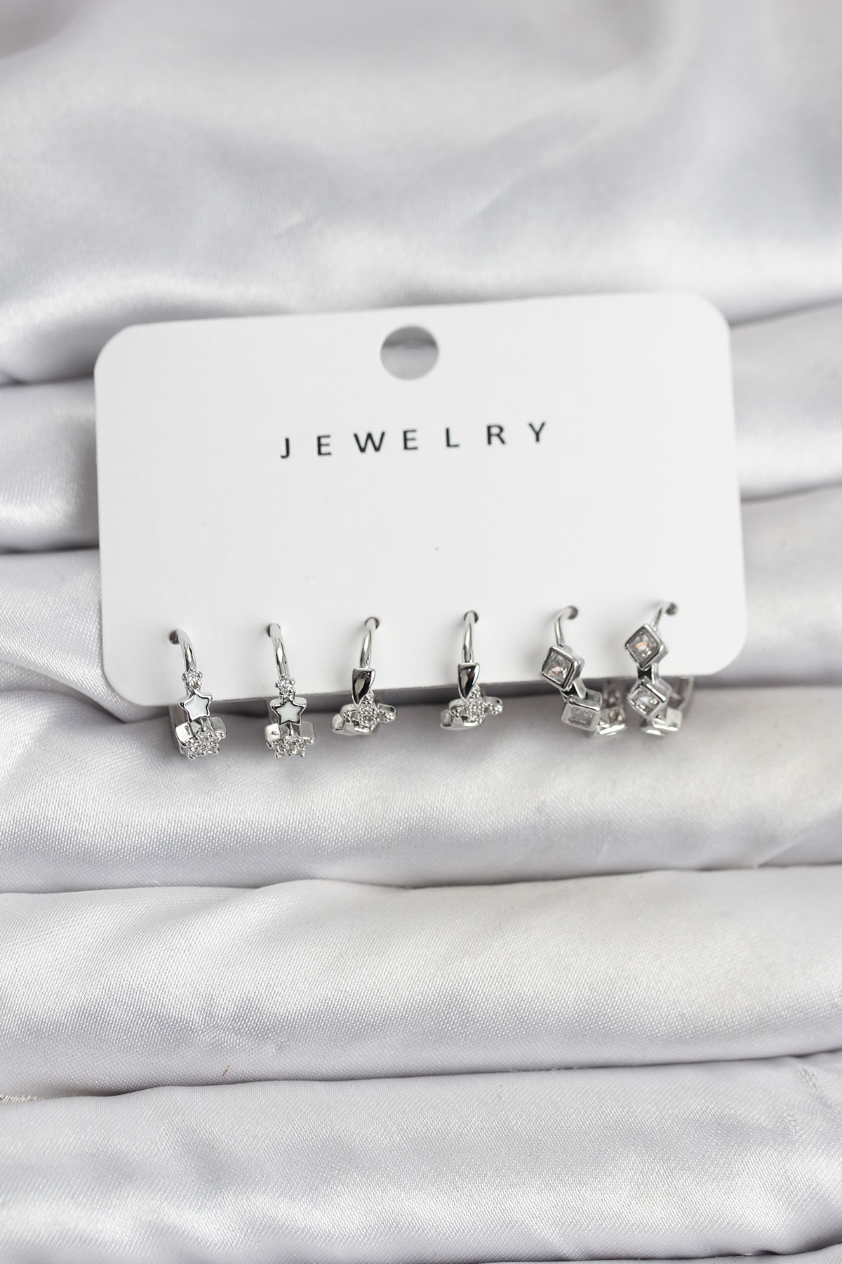 Gümüş Renk Pirinç Yıldız Modelli Kadın Küpe Seti