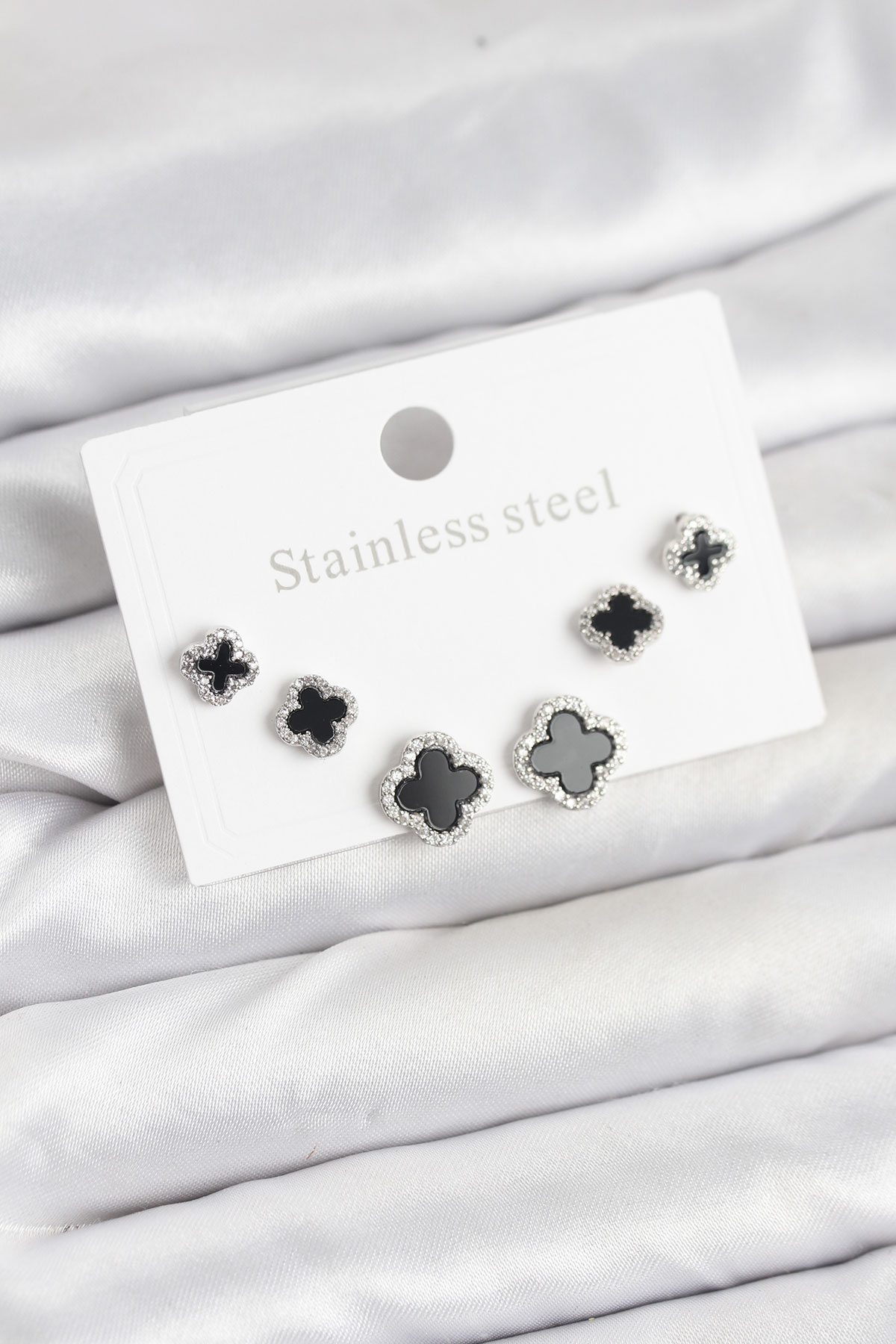 316L Çelik Gümüş Renk Zirkon Taşlı Yonca Model Kadın Küpe Seti