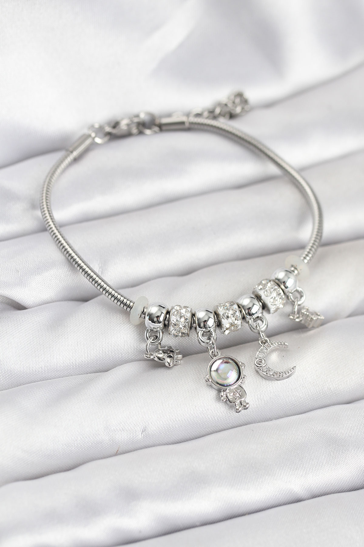 Pirinç Gümüş Renk Uzay Tema Charmlı Kadın Bileklik