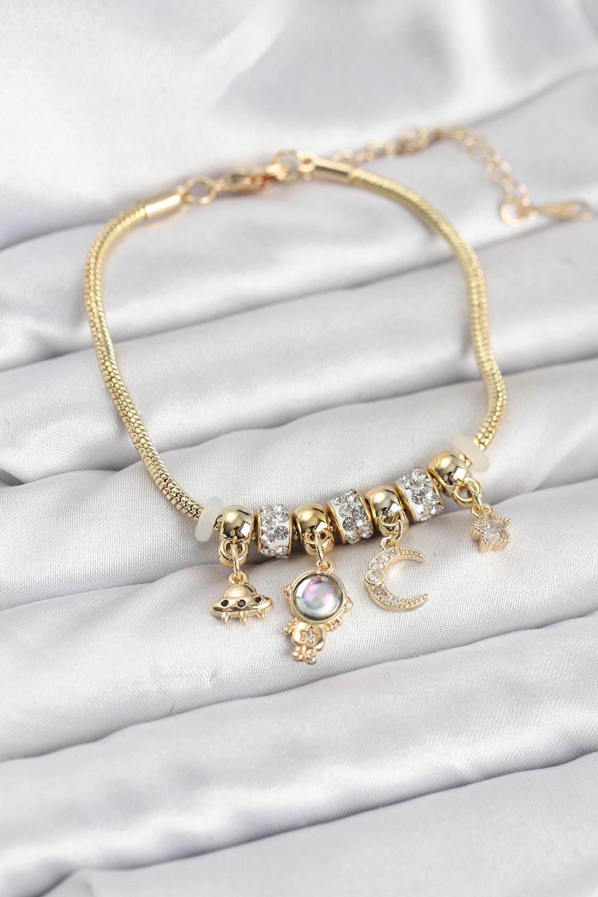 Pirinç Gold Renk Uzay Tema Charmlı Kadın Bileklik