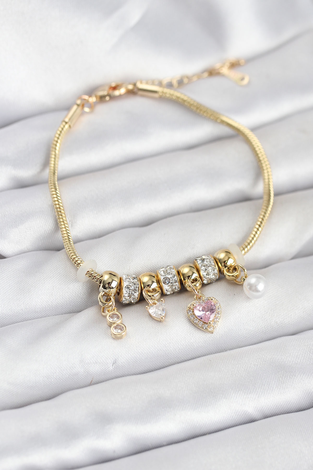 Pirinç Gold Renk Pembe Kalp Charmlı Kadın Bileklik