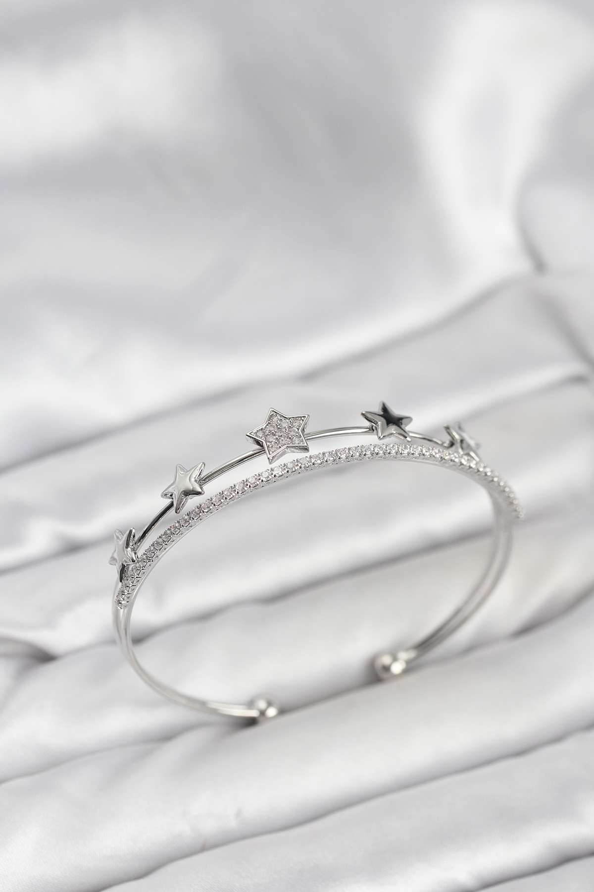 Yıldız Model Gümüş Renk Pirinç Kadın Bileklik