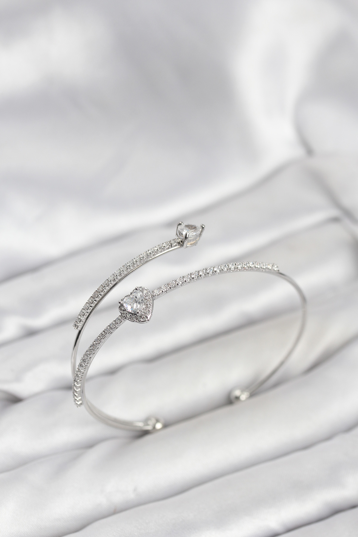 Kalp Model Pirinç Gümüş Renk Kadın Bileklik