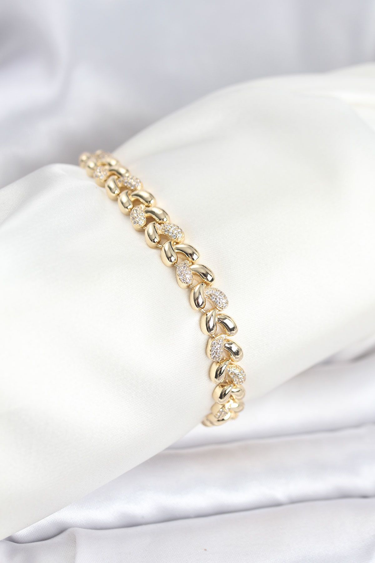 Pirinç Gold Renk VIP Seri Sarmal Damla Model Zirkon Taşlı Kadın Bileklik