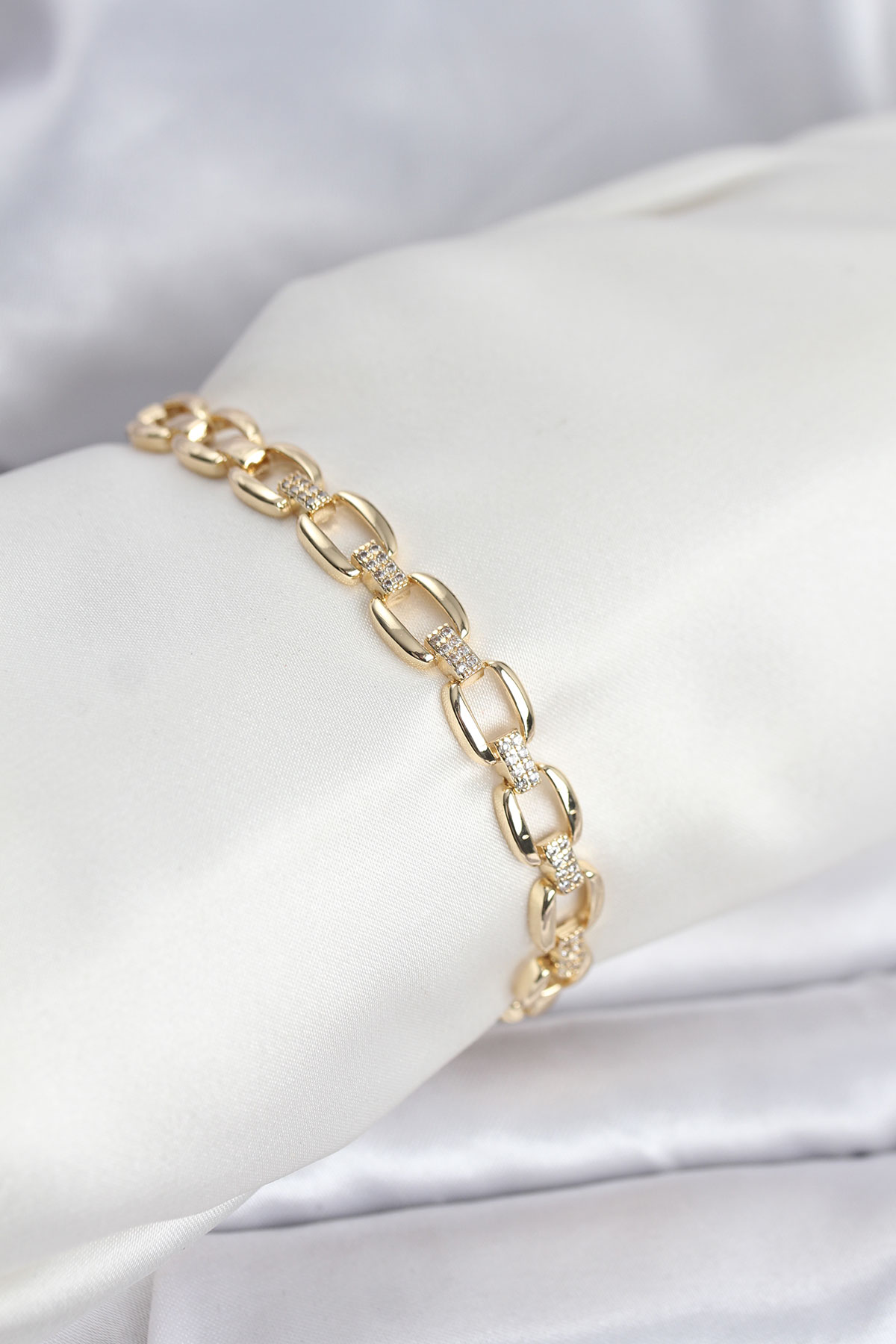 Pirinç Gold Renk VIP Seri Zincir Model Zirkon Taşlı Kadın Bileklik