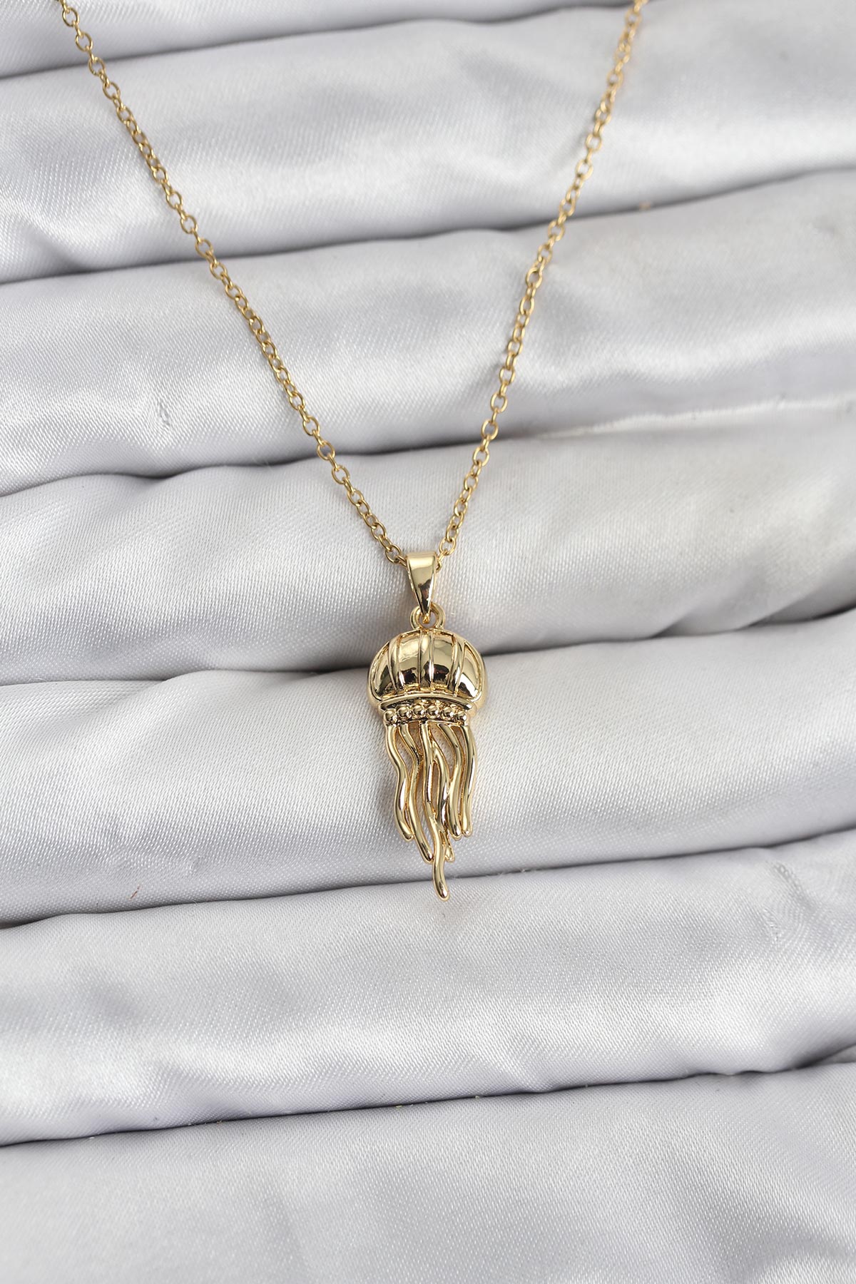 316L Çelik Zincir Gold Renk Deniz Anası Model Zirkon Taşlı Kadın Kolye