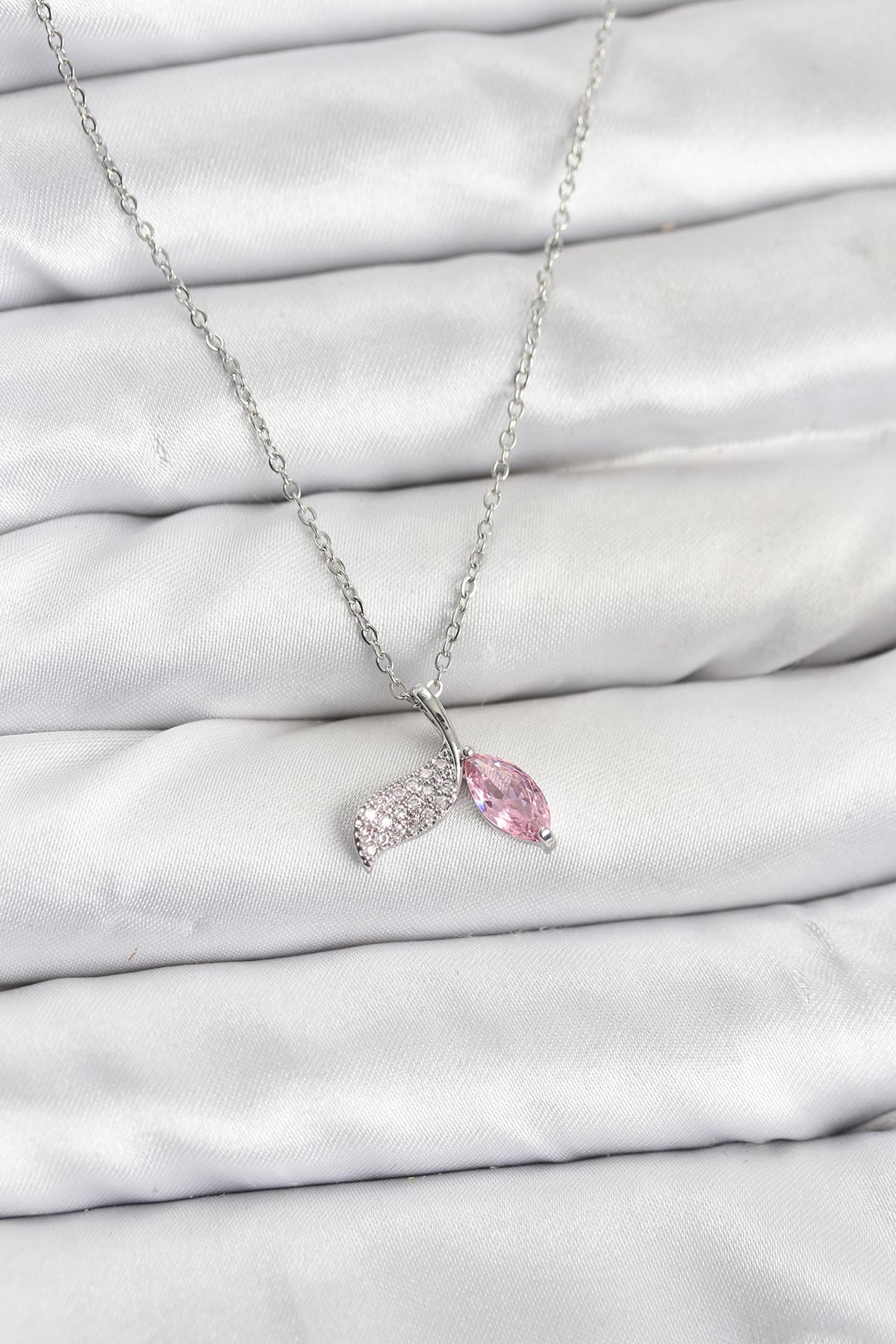 316L Çelik Zincir Gümüş Renk Balık Kuyruğu Model Zirkon Taşlı Kadın Kolye