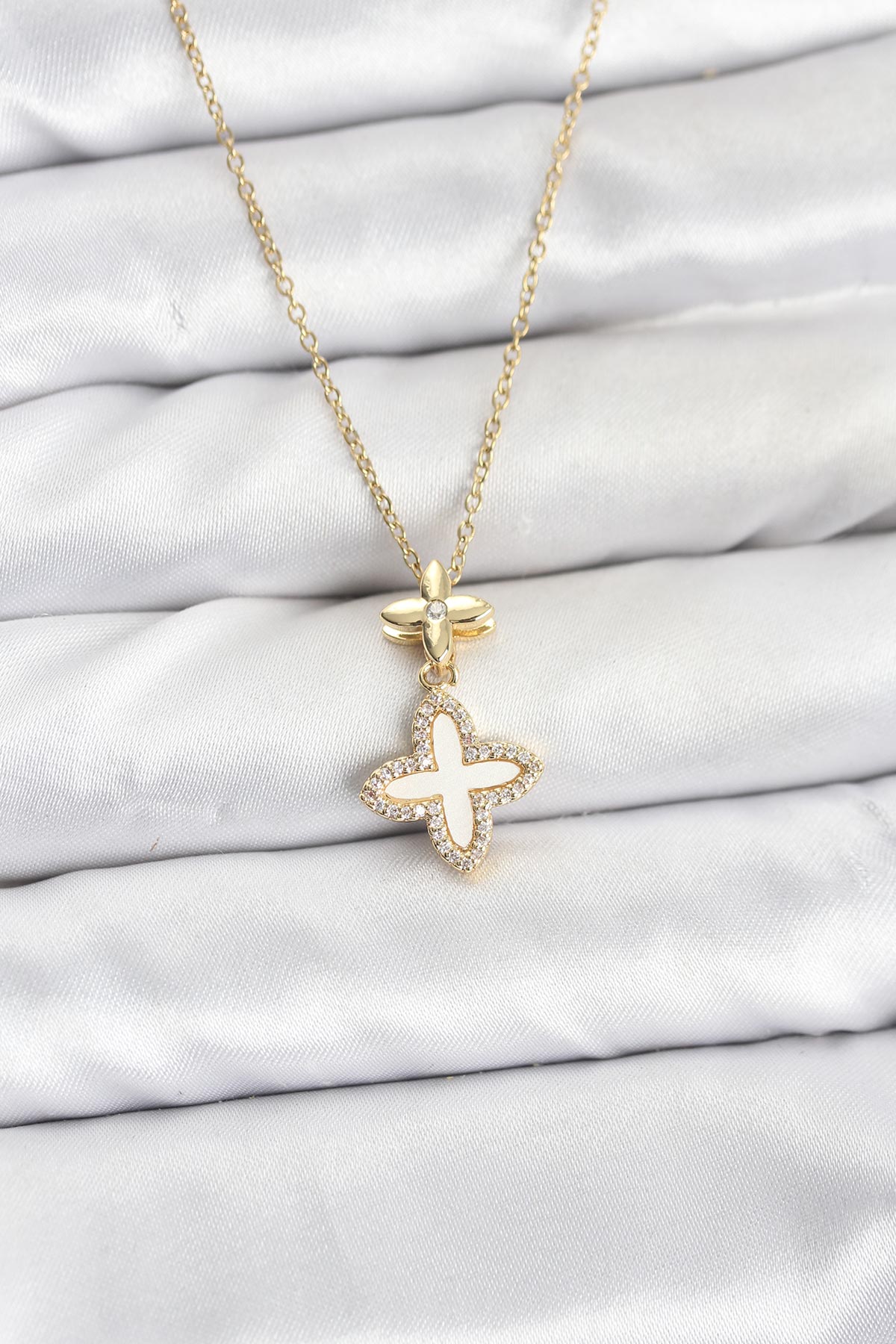 316L Çelik Zincir Gold Renk 4 Yapraklı Yonca Model Zirkon Taşlı Kadın Kolye