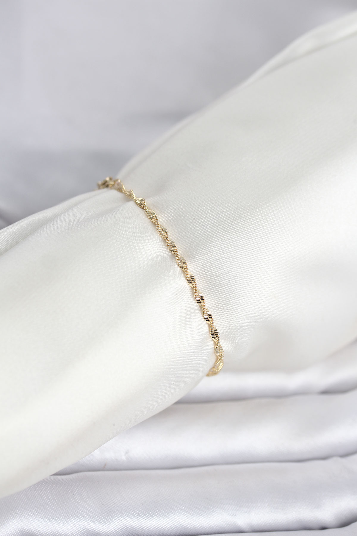 CM 14K Gold Renk Yassı Ezme Burgu Model Kadın Bileklik