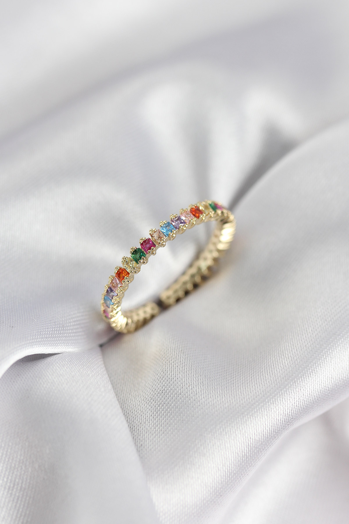 Sıralı Karışık Renkli Gold Renk Zirkon Taşlı Kadın Yüzük