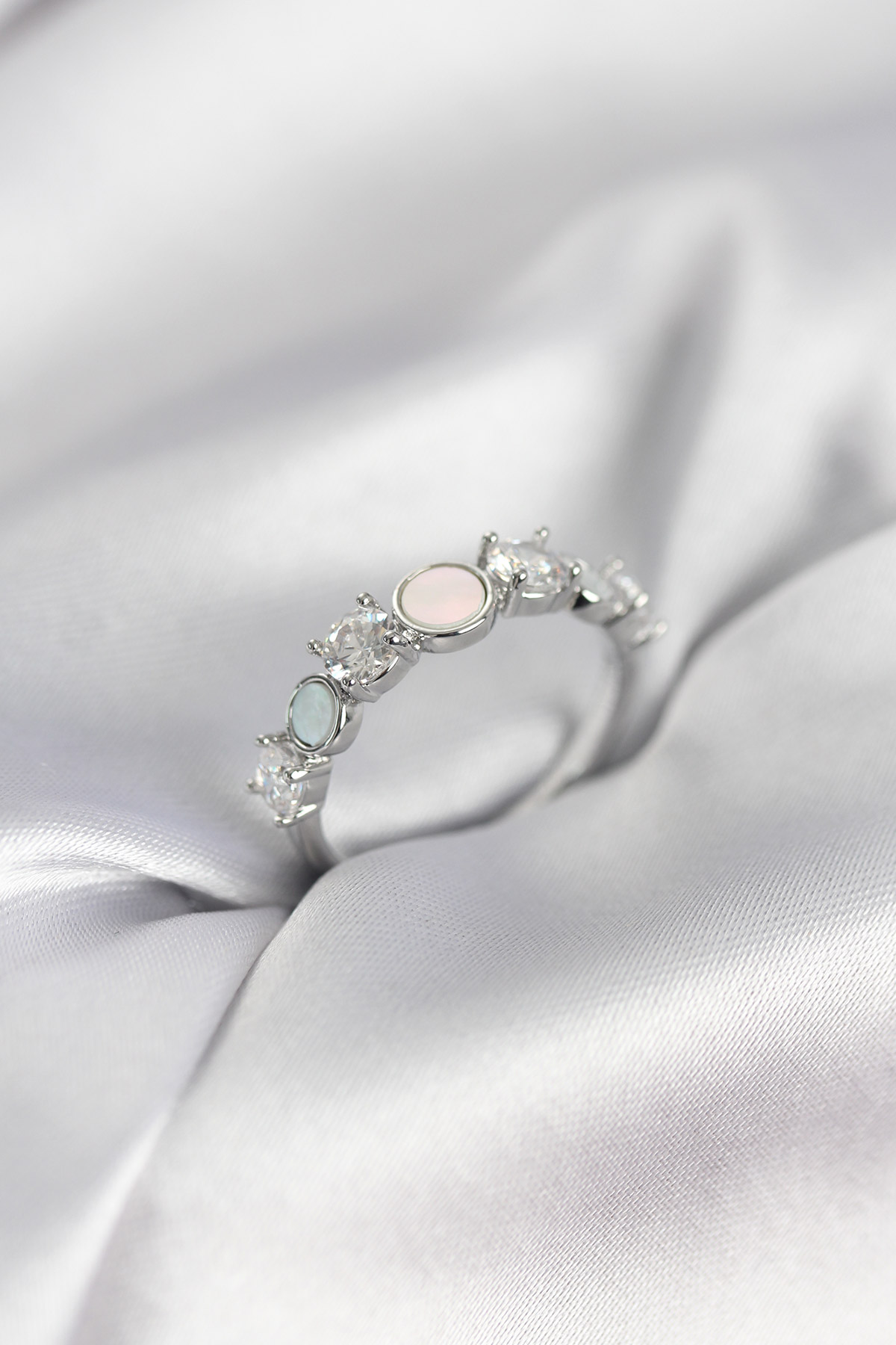 Gümüş Renk Minimal Plaka ve Zirkon Taşlı Kadın Yüzük