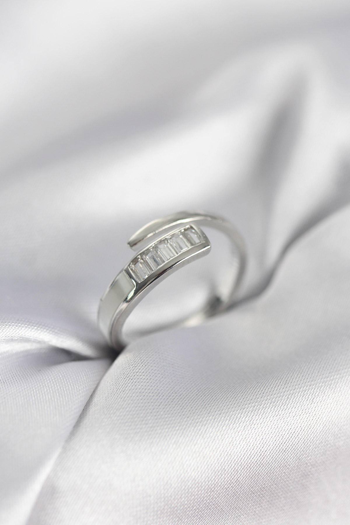 Baget Zirkon Taşlı Gümüş Renk Kadın Yüzük