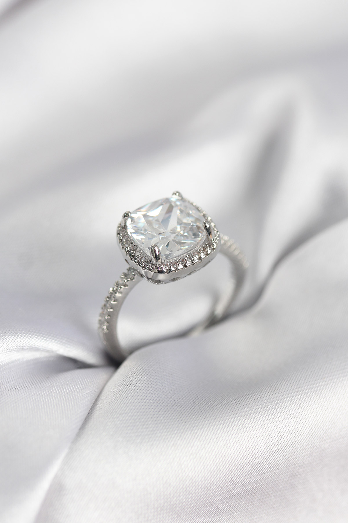 Kare Tek Taş Model Zirkon Taşlı Gümüş Renk Kadın Yüzük