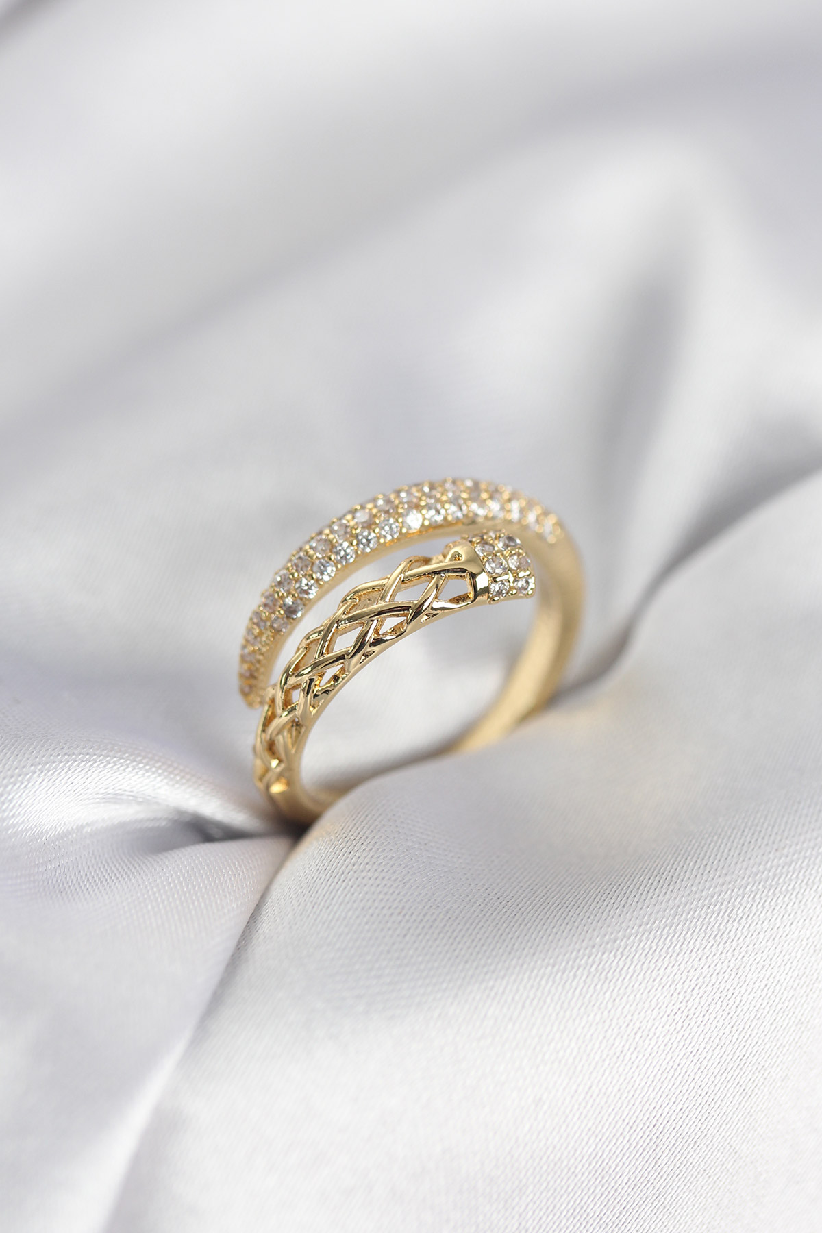 Gold Renk Zirkon Taşlı Sarmal Kadın Yüzük