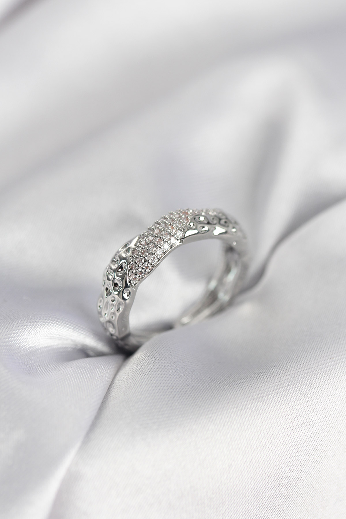 Zirkon Taşlı Puntalı Gümüş Renk Kadın Yüzük