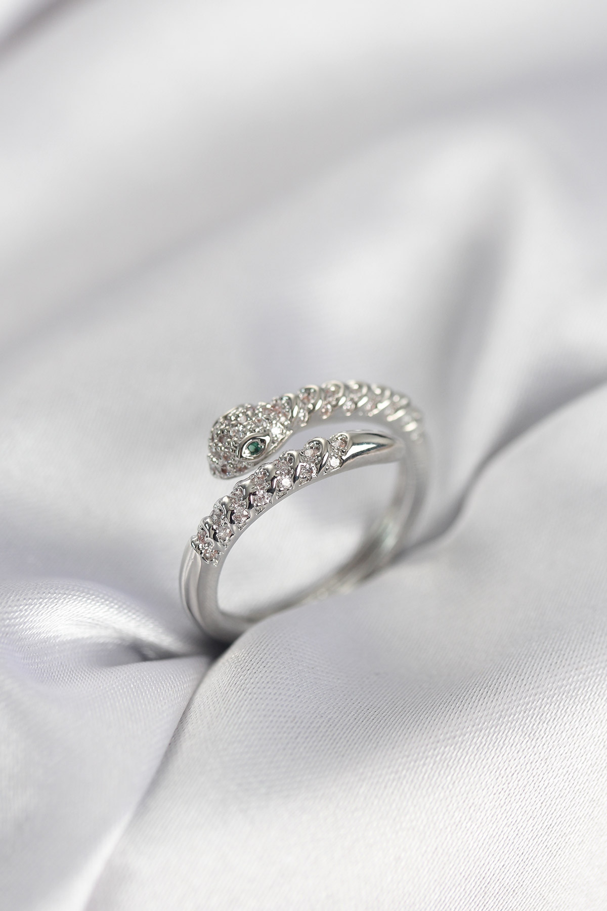 Yılan Model Gümüş Renk Zirkon Taşlı Kadın Yüzük