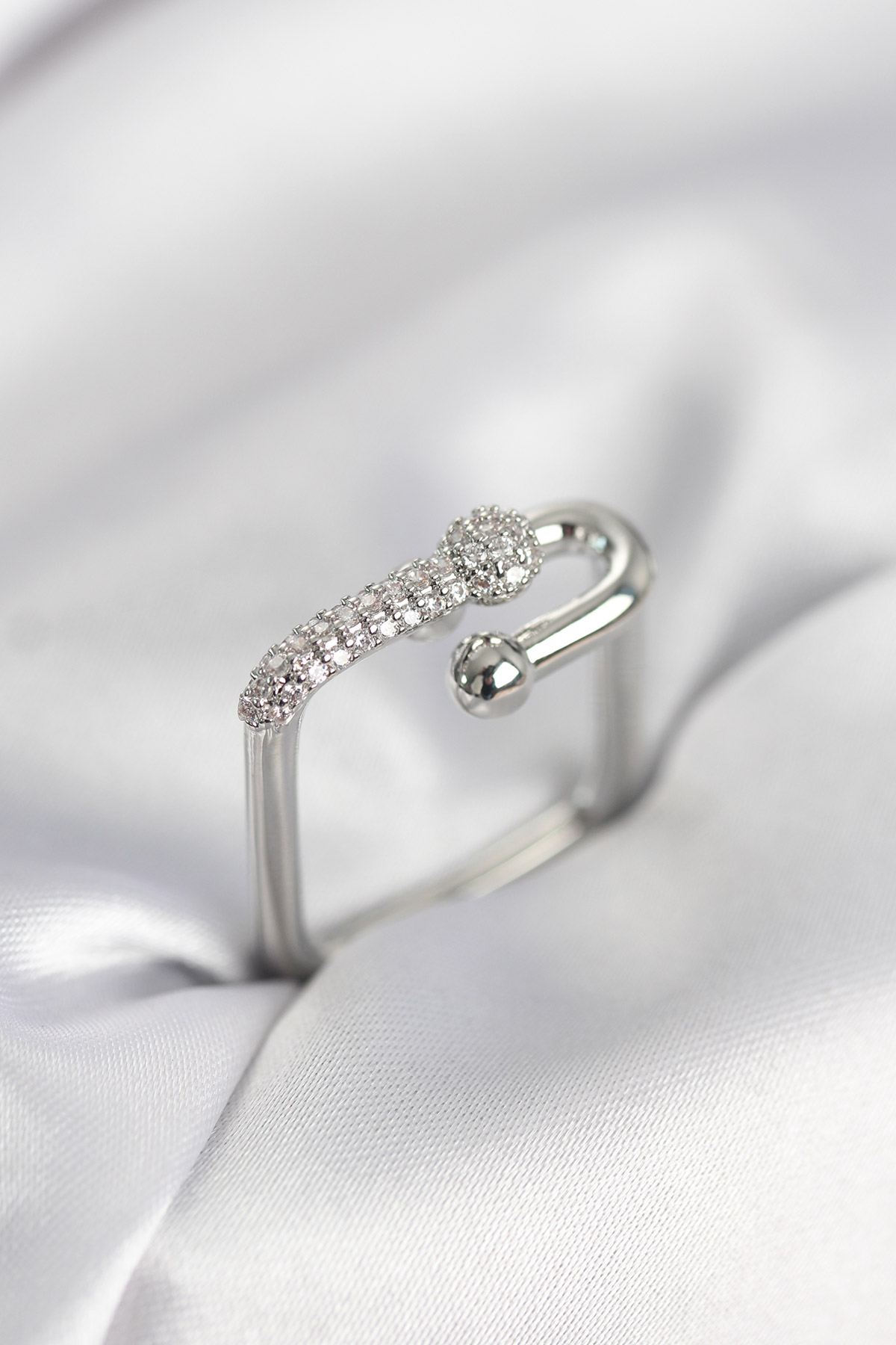 Gümüş Renk Zirkon Taşlı Tifani Model Kare Kadın Yüzük