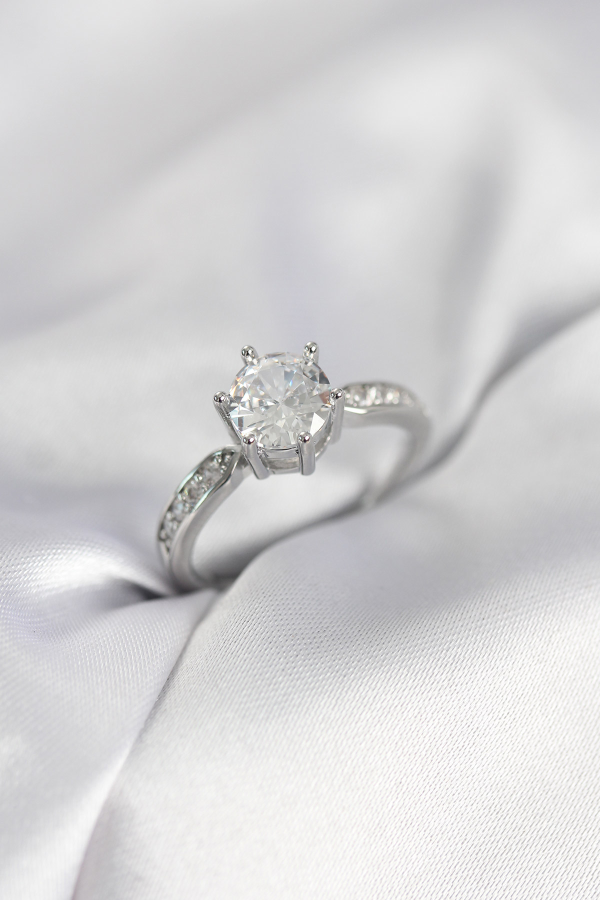 Zirkon Taşlı Tek Taş Model Gümüş Renk Kadın Yüzük