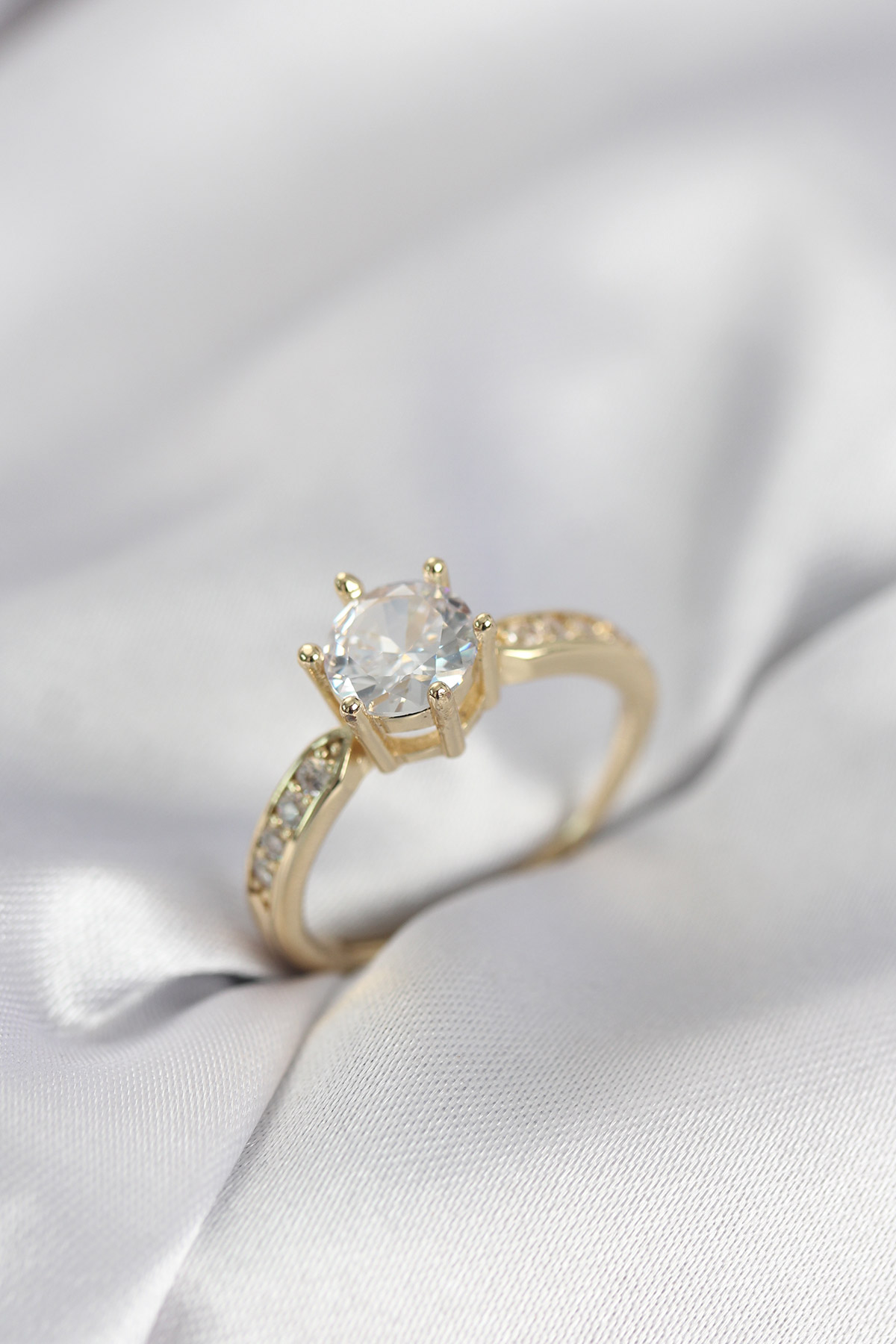 Zirkon Taşlı Tek Taş Model Gold Renk Kadın Yüzük