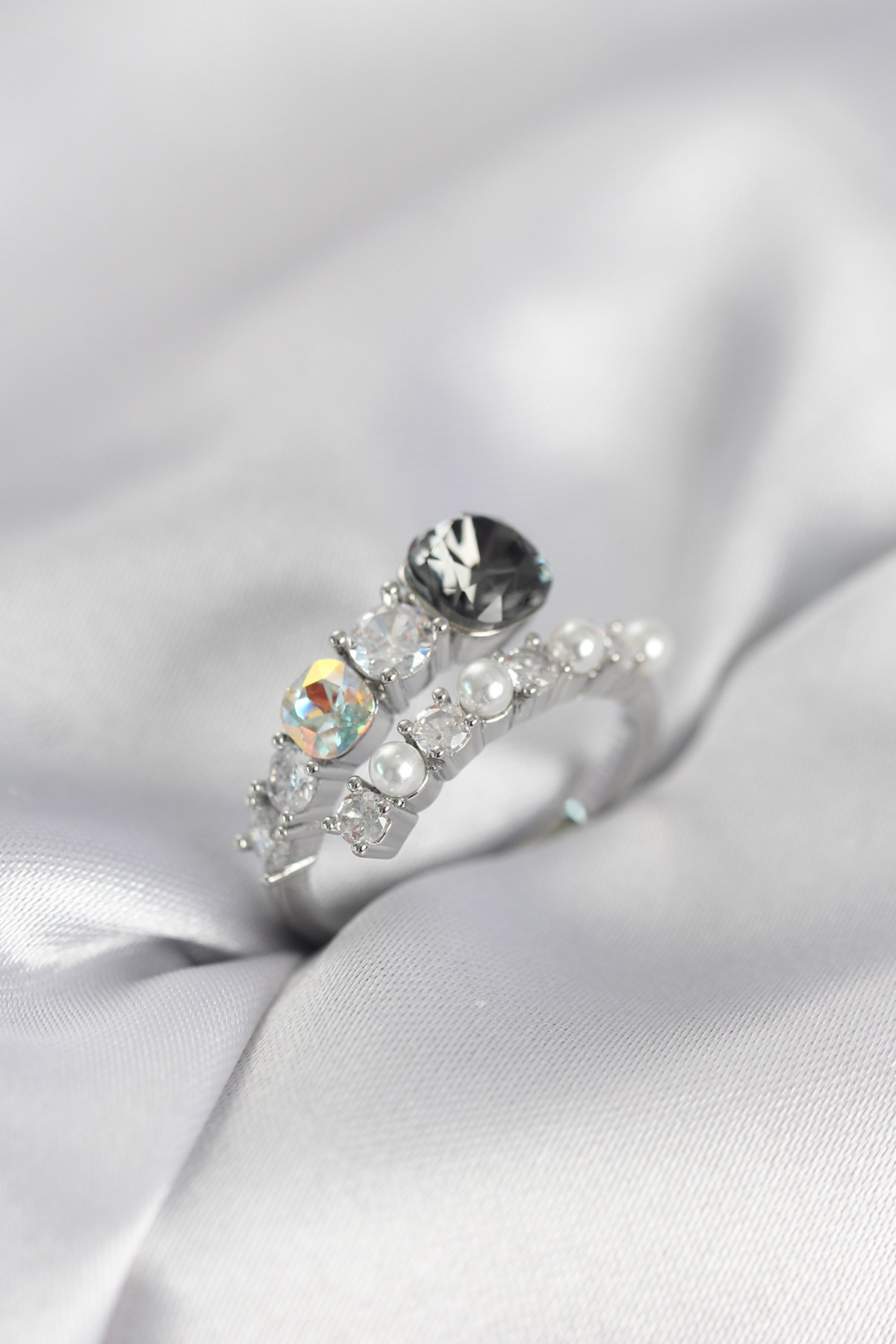 Gümüş Renk Pirinç Zirkon Taşlı İncili Kadın Yüzük