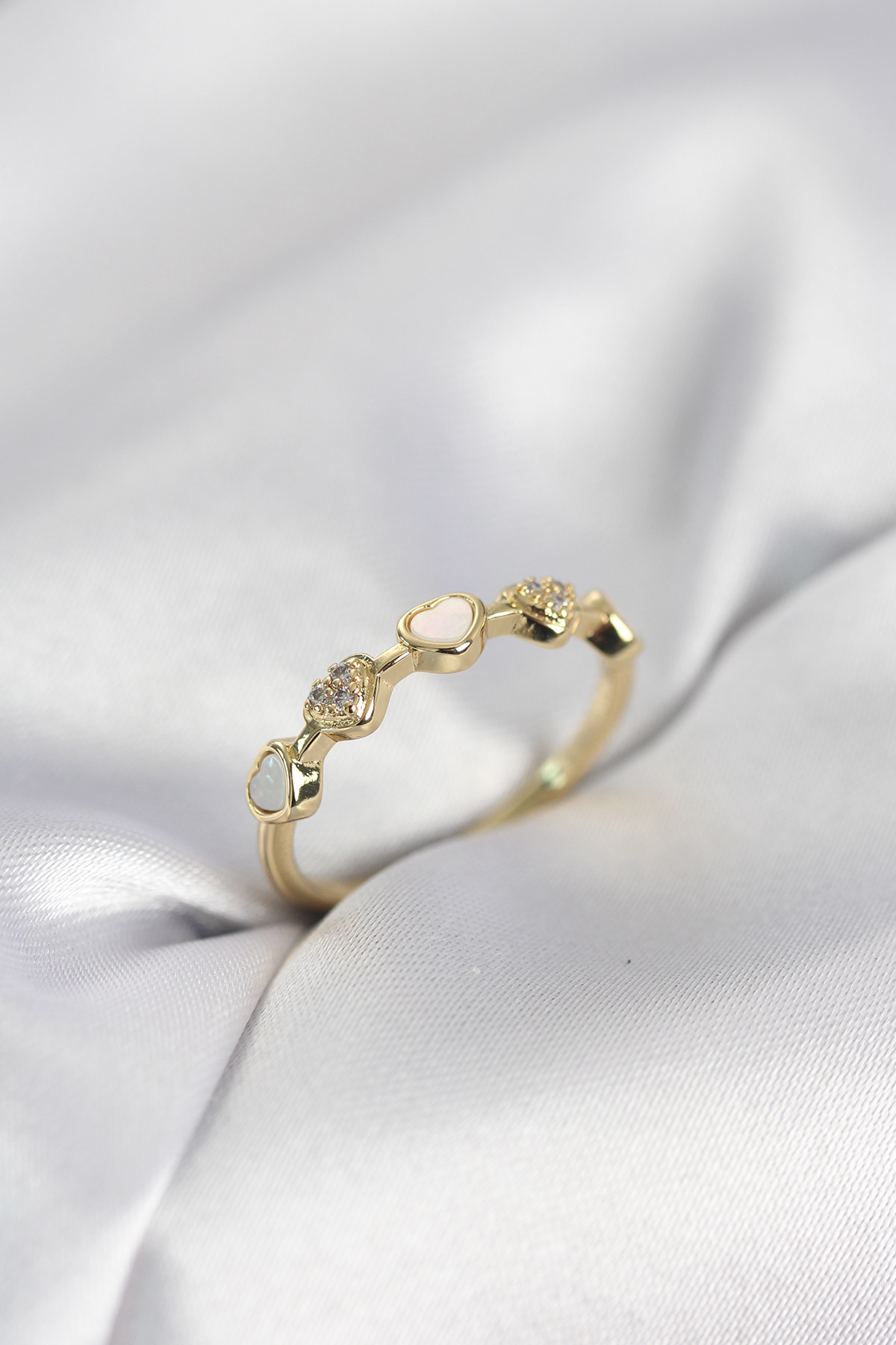 Gold Renk Minimal Kalp Model Zirkon Taşlı Pirinç Kadın Yüzük