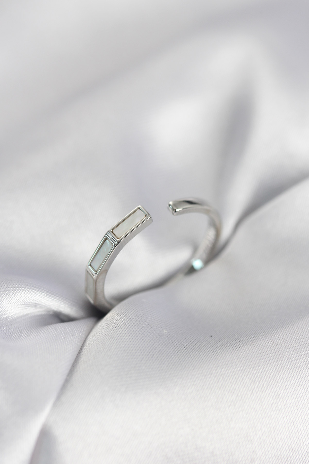 Gümüş Renk Sedefli Çubuk Model Kadın Yüzük